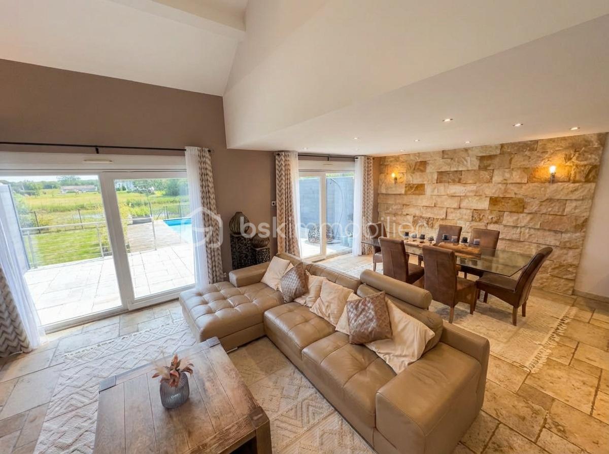 Maison de 150 m² - Real_estate_listing_photo_edit_Increase_overall_b-1770297025244.png