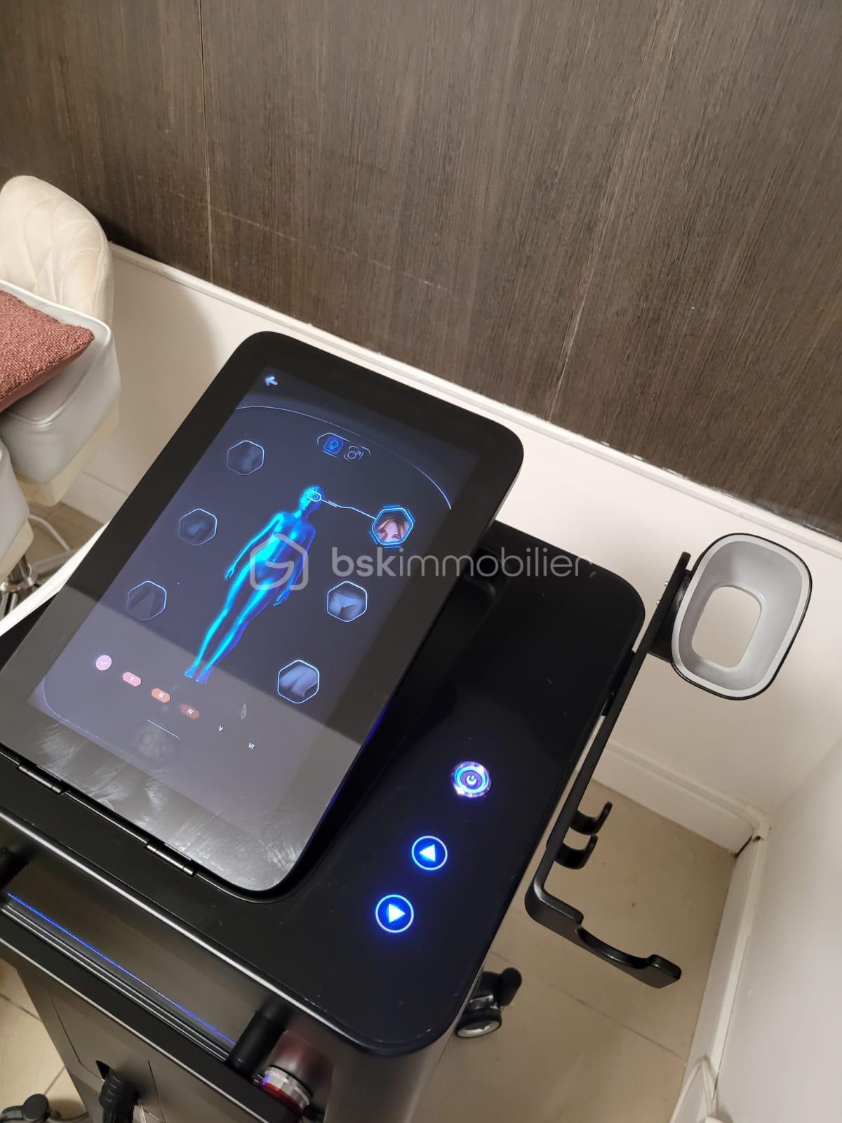 Local commercial de 65 m² - PHOTO-2025-10-09-22-43-53 4.jpg