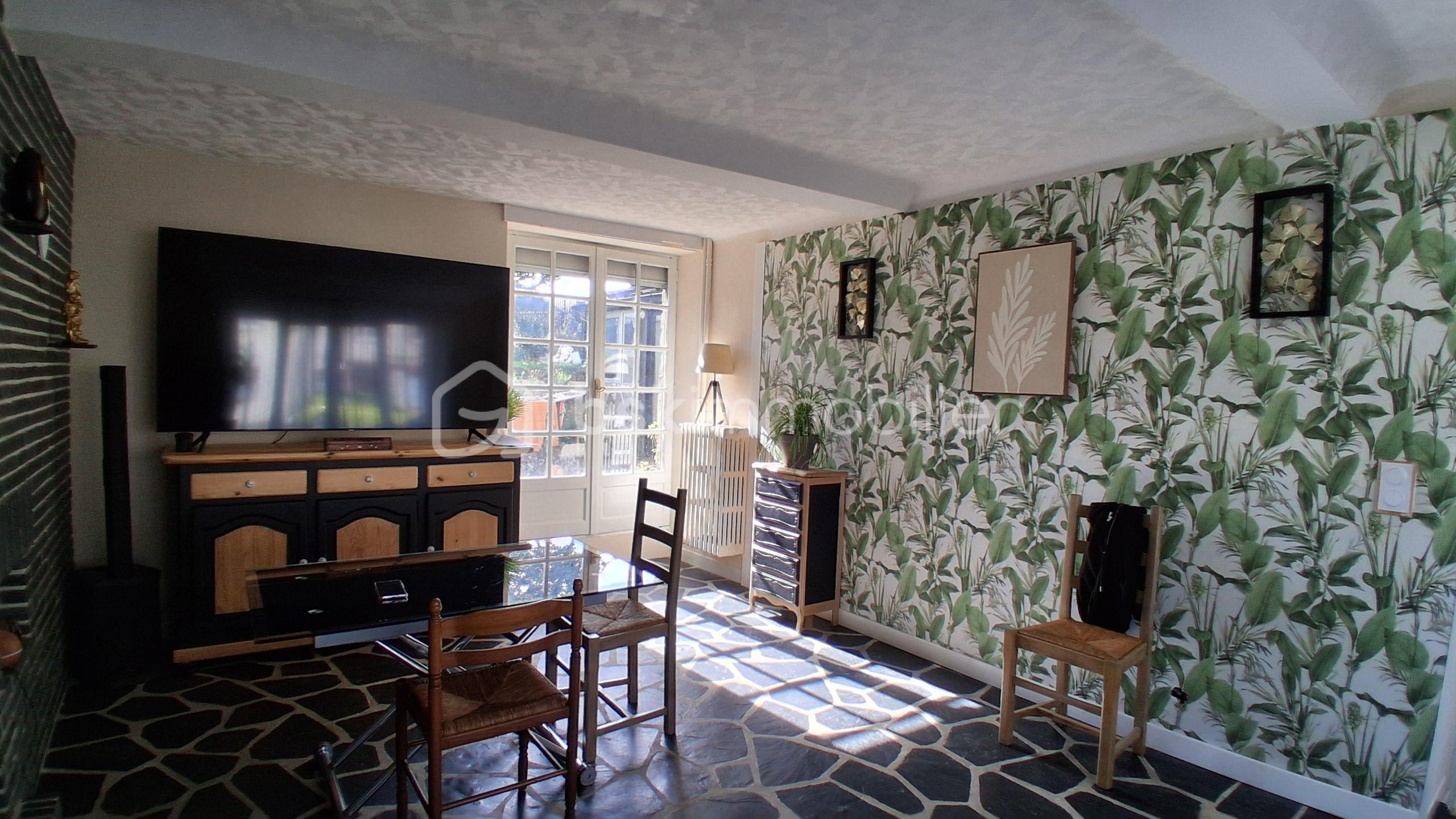 Maison en pierre de 139,50 m² - SALON 2.jpg