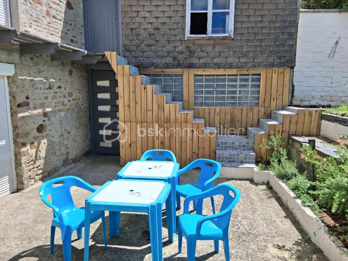 Maison en pierre de 139,50 m² - exterieur.jpg