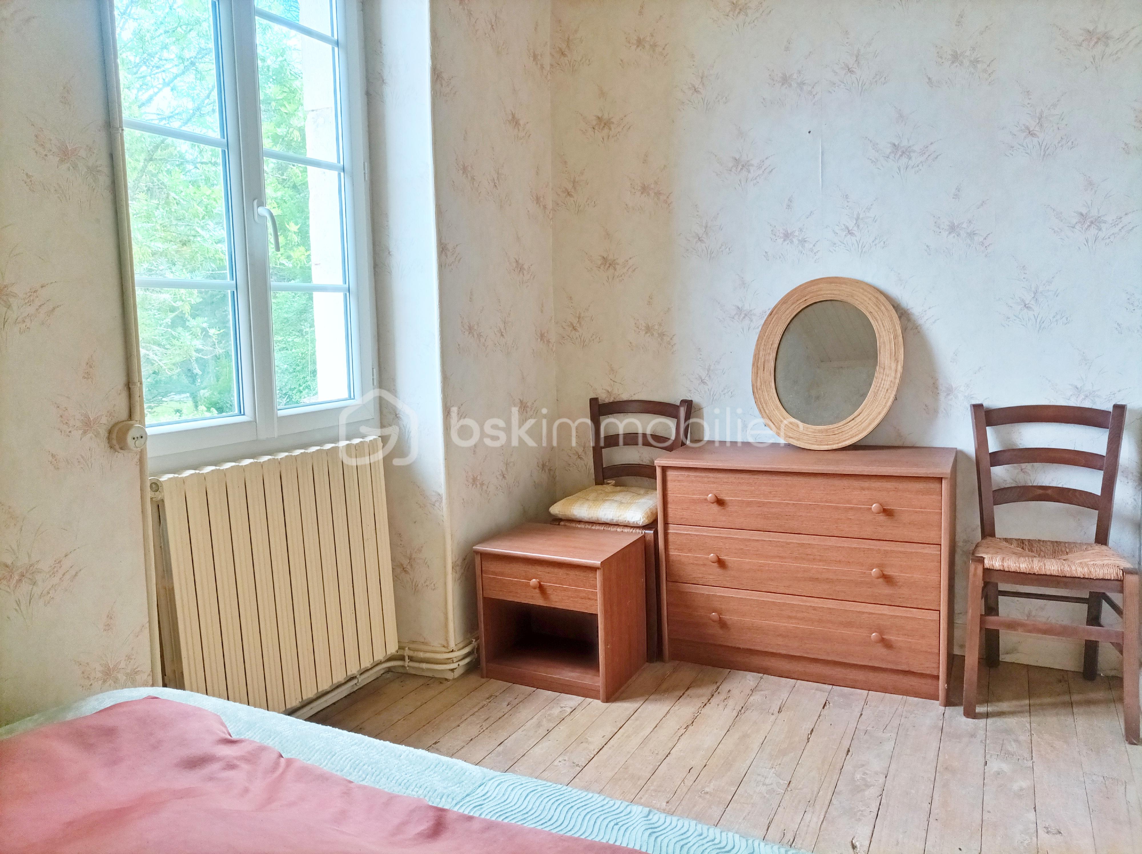 BUREAU.jpg