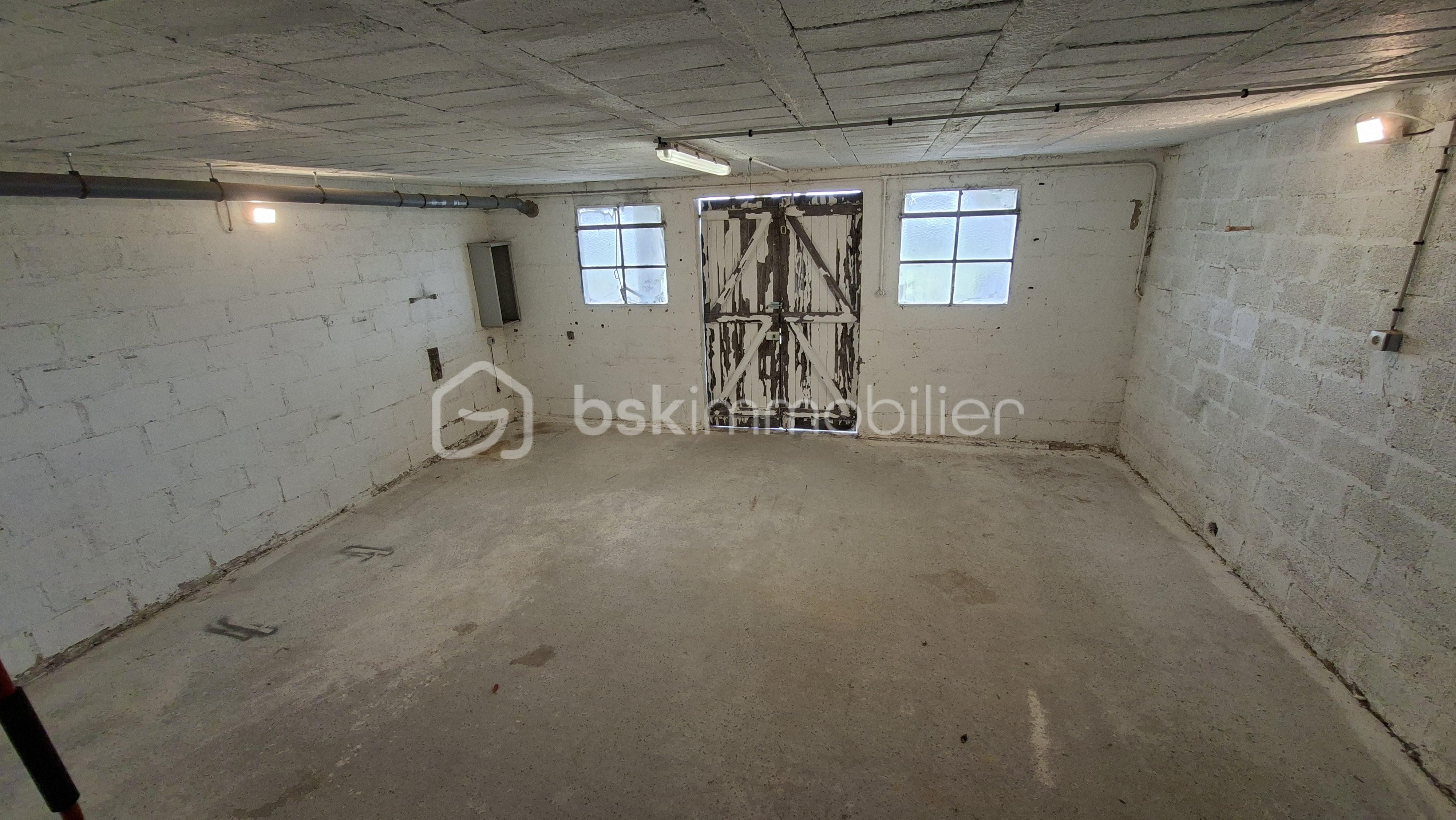 GRAVE DEPENDANCE INTERIEUR STOCKAGE PLE 1.jpg