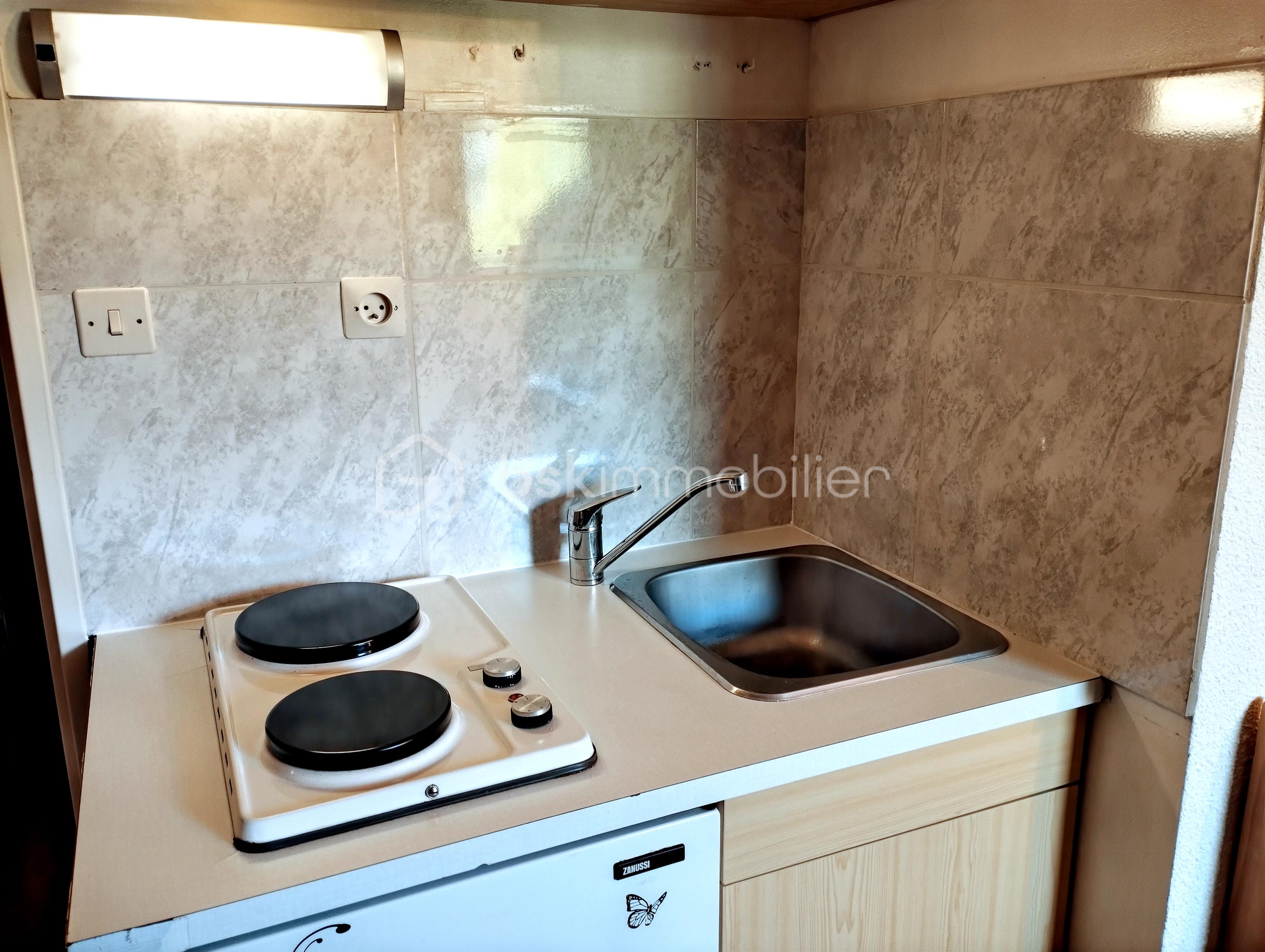 Appartement de 15 m² - Bl5RG9Qi2RAvKtOnjVdUIEU6bb73KJsFAL2VA0fz.jpg