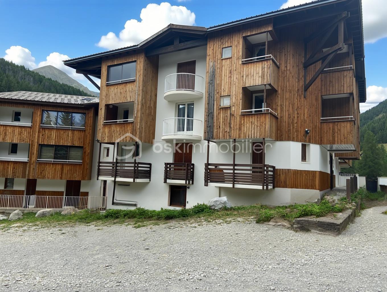 Appartement de 15 m² - PoledcqsMRdG4oC4zwzWSZqNw1qrHmwlw63Ah6Yb.jpg