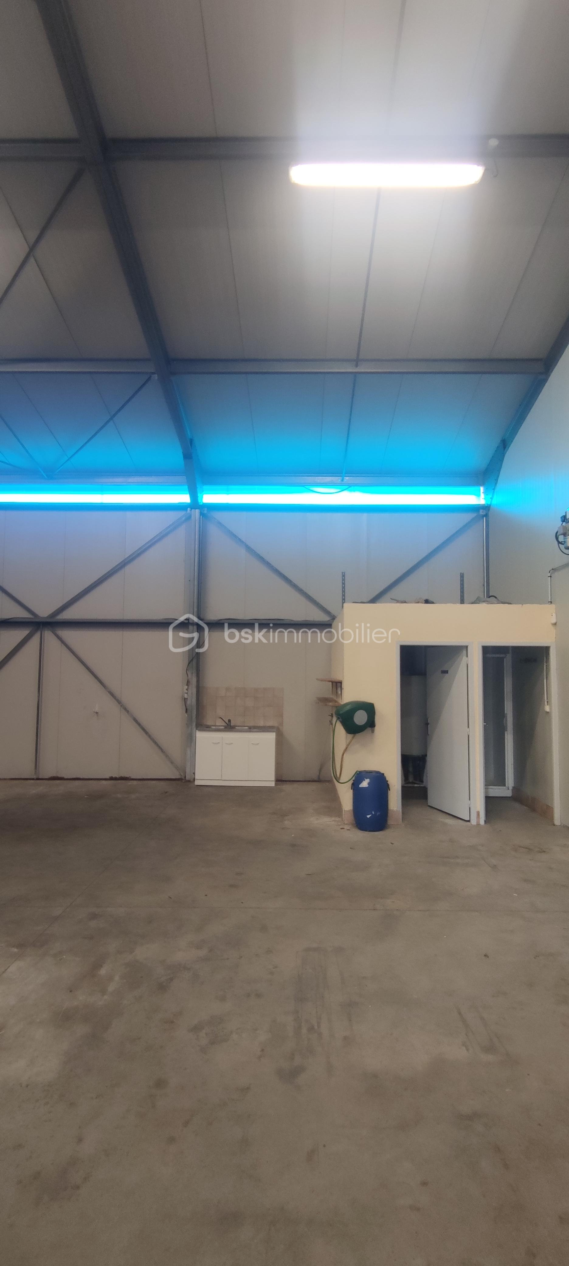 Local commercial de 225 m² - 1756988733246.jpg