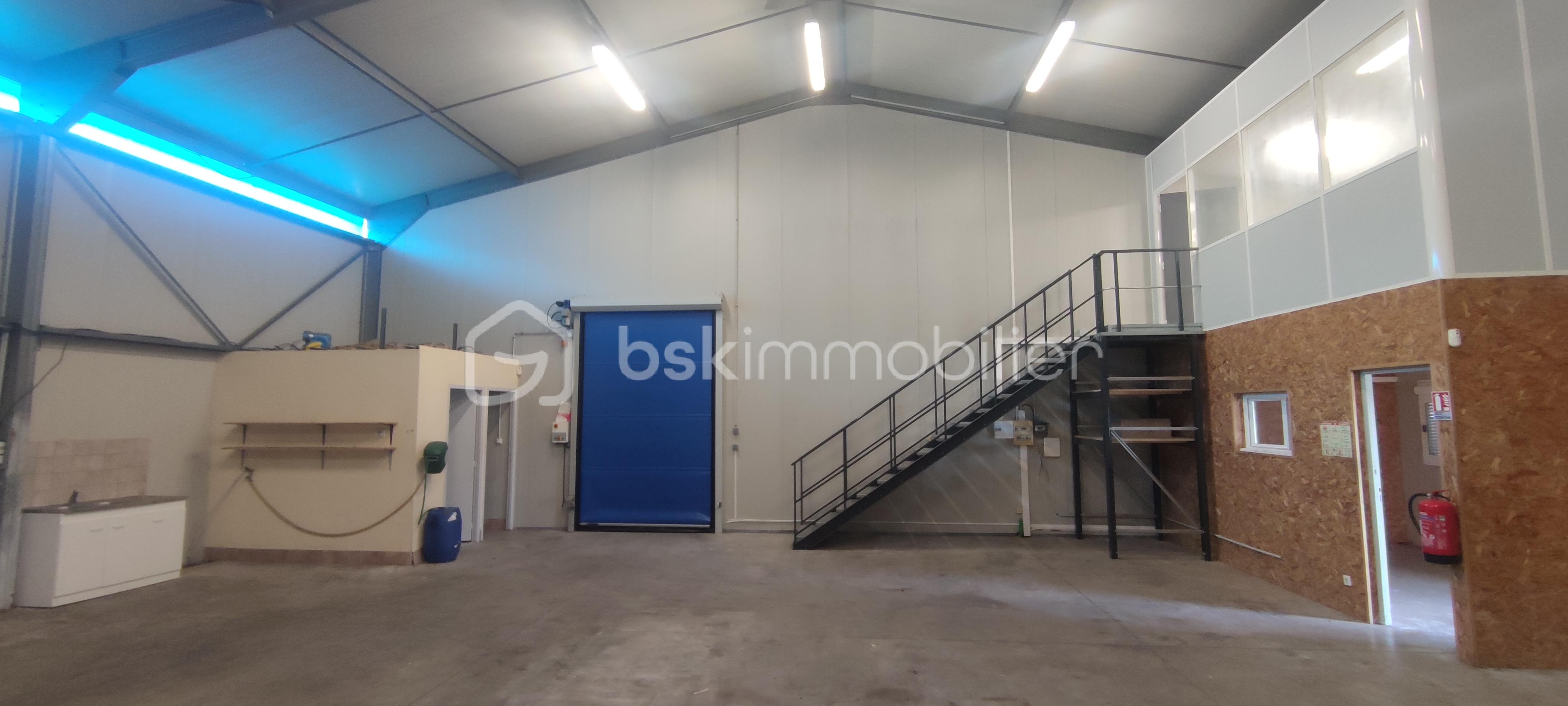 Local commercial de 225 m² - 1756988700115.jpg