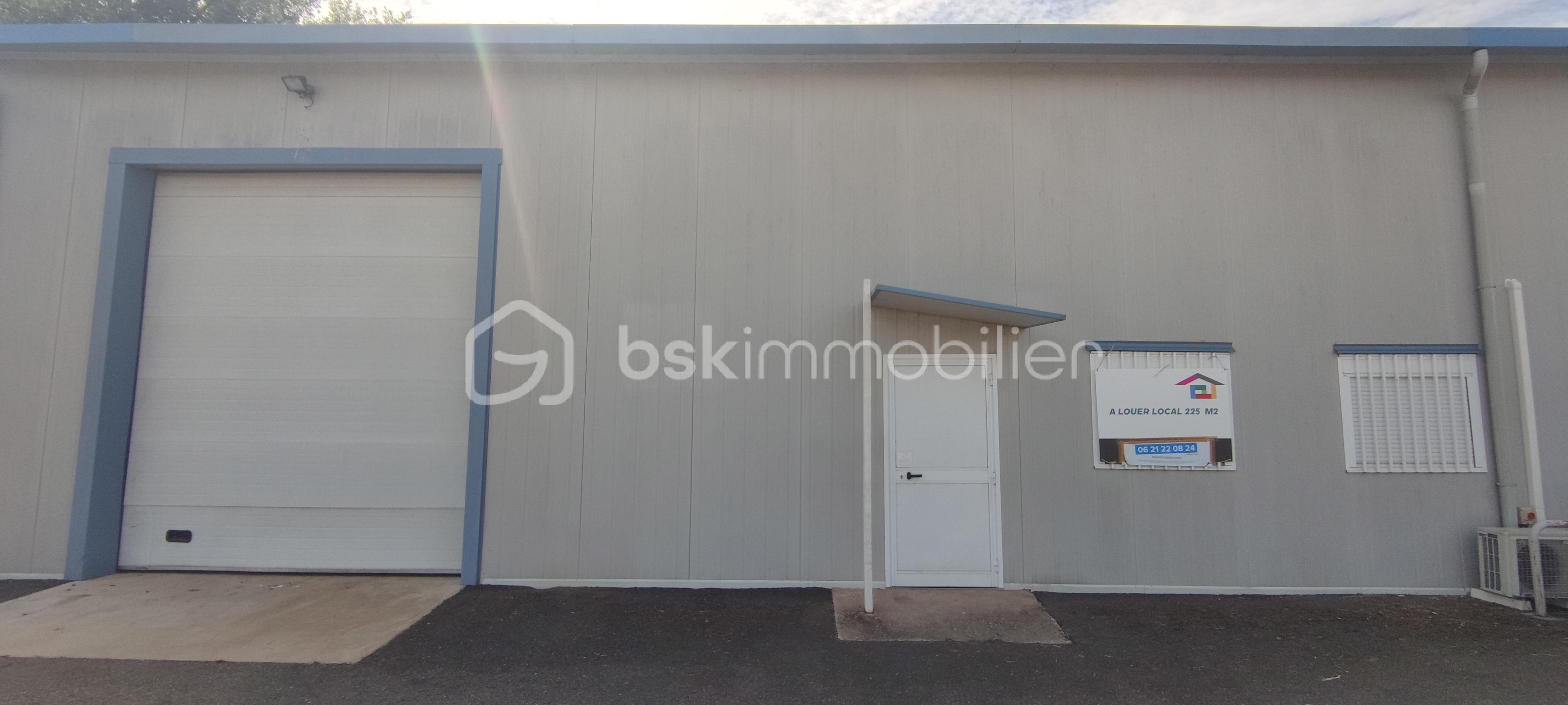 Local commercial de 225 m² - 1756988733219.jpg