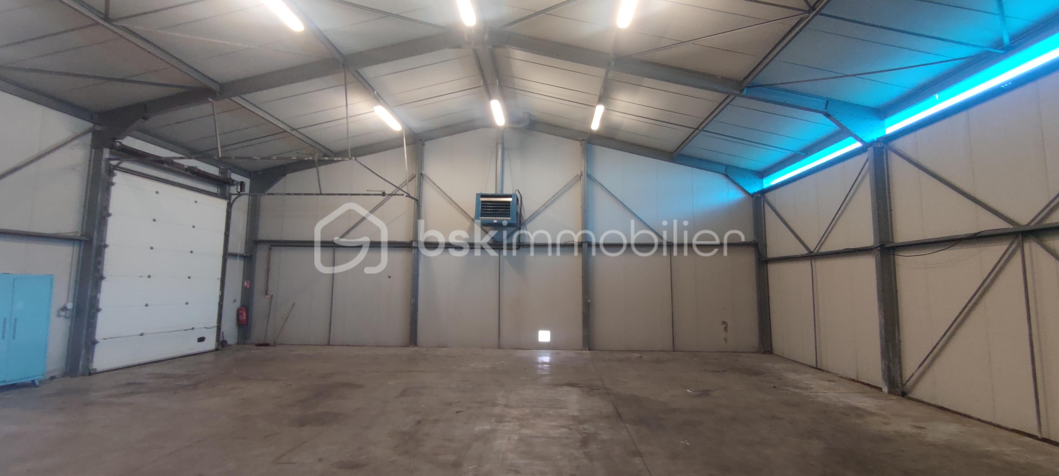 Local commercial de 225 m² - 1756988700123.jpg