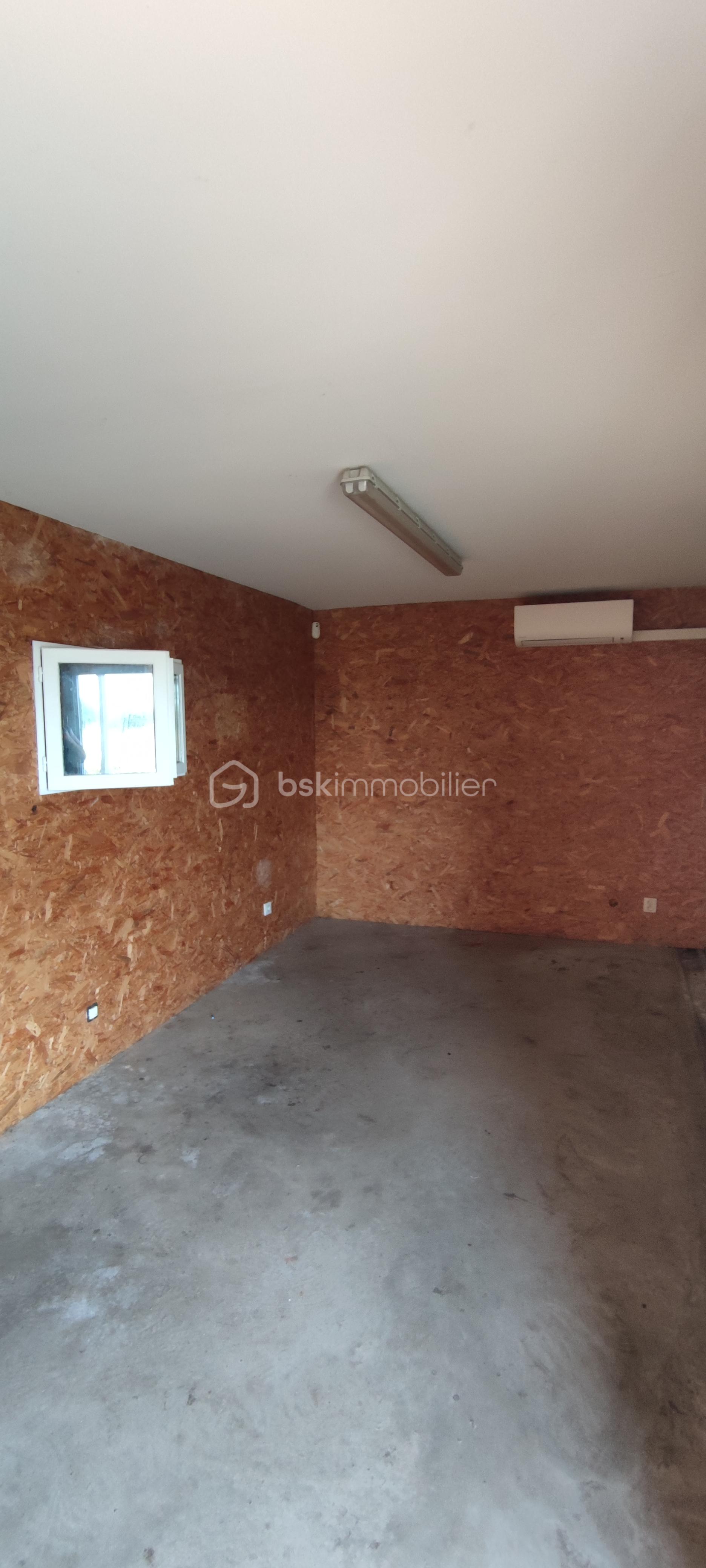 Local commercial de 225 m² - 1756988733233.jpg