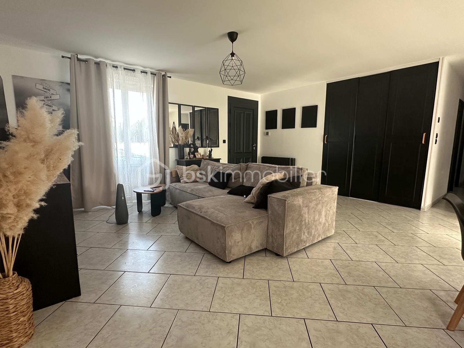 Maison traditionnelle de 106 m² - WhatsApp Image 2025-06-23 à 10.54.44_1dabe095.jpg