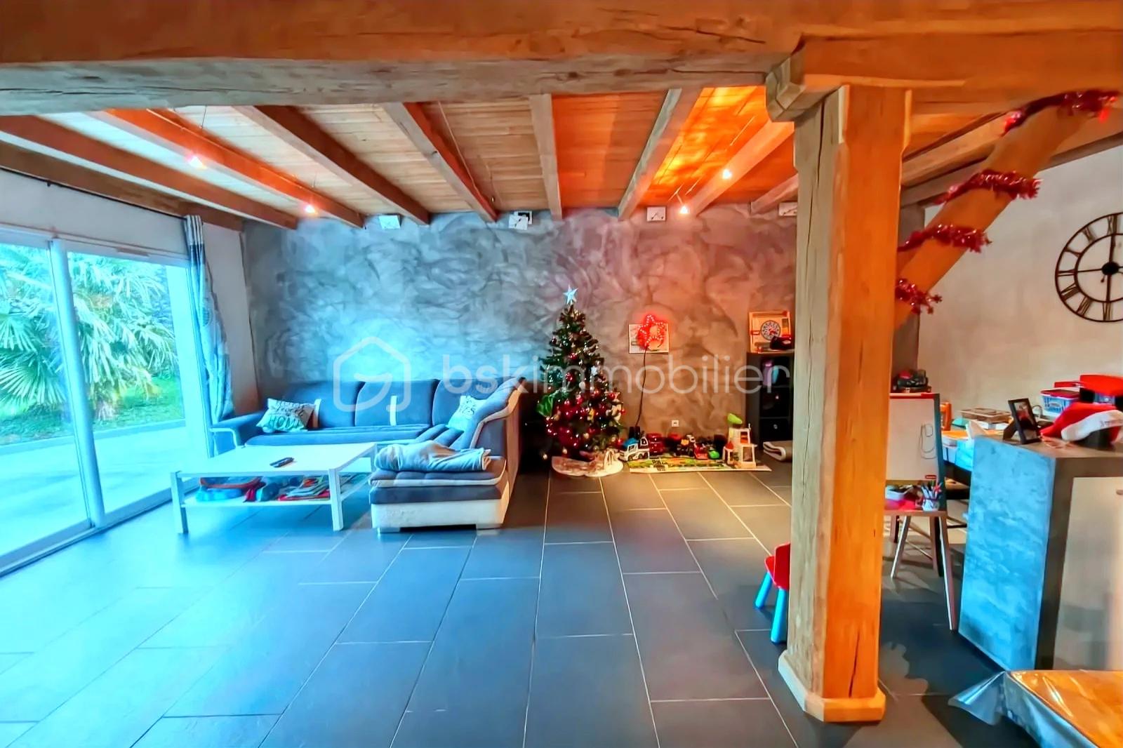 Maison de 160 m² - hoqi-e97dbc3773984e79bcc93d4d65d1ac21.jpg