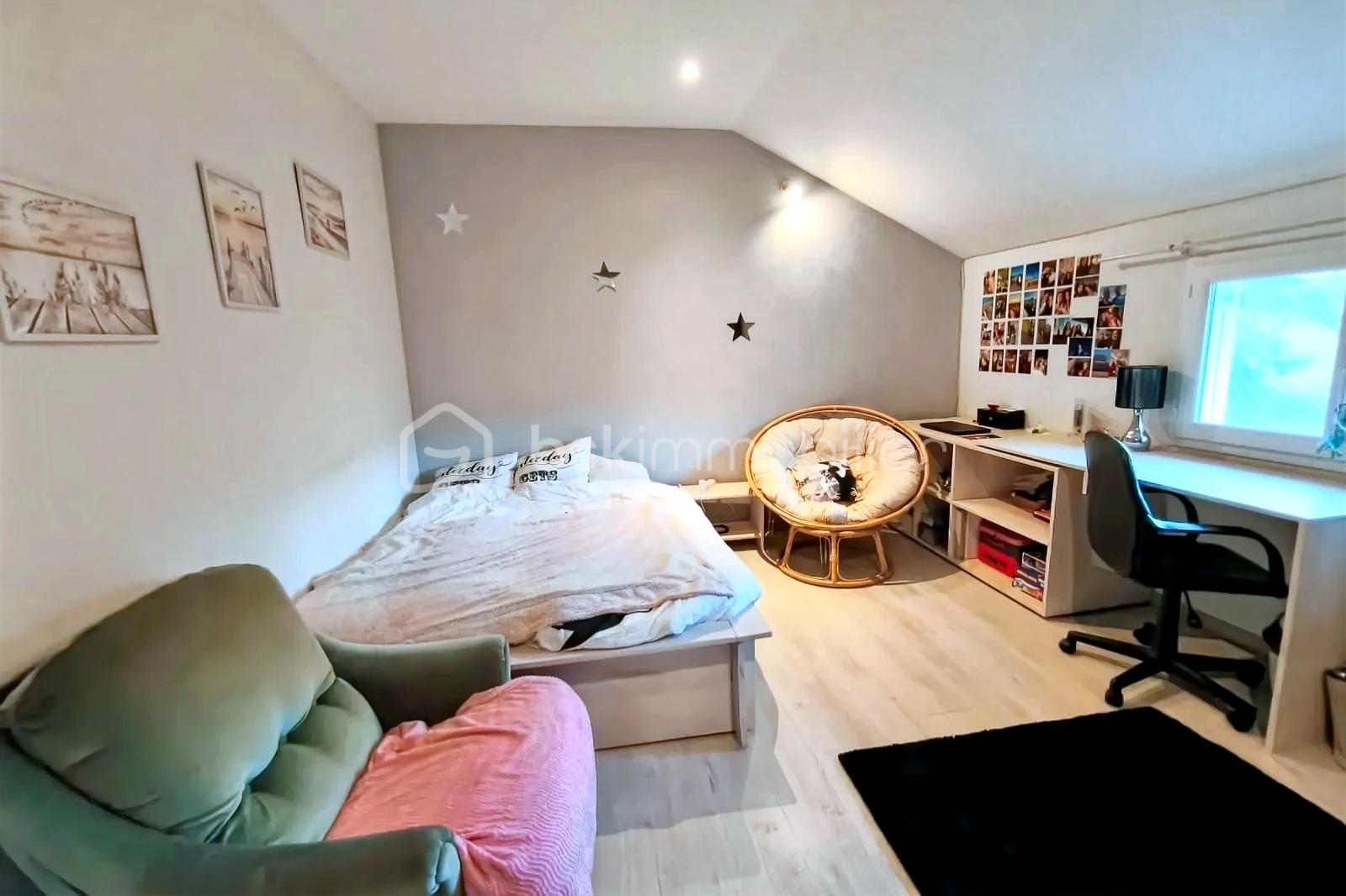 Maison de 160 m² - hoqi-66d7cbfe4c5b4165845f41daa5edfe77.jpg