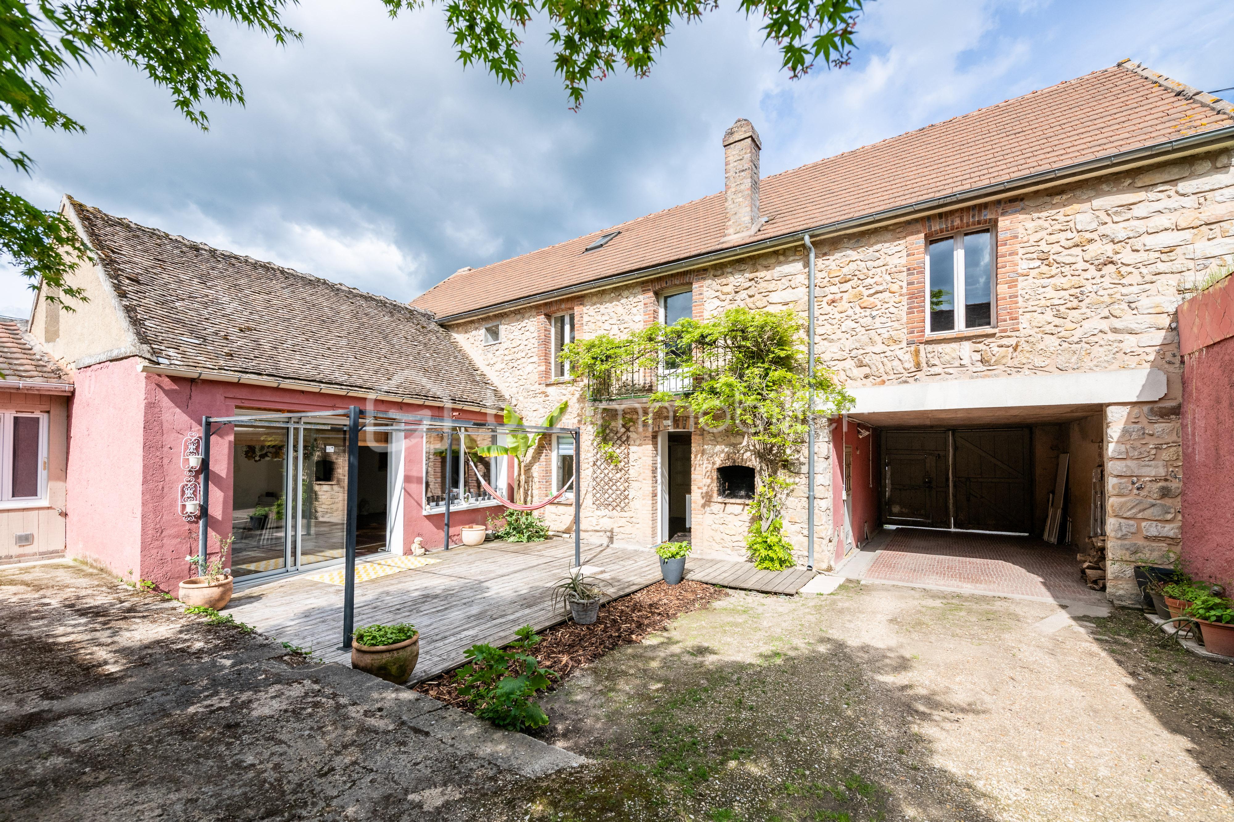 Maison 6 pièces 350 m² · à Chaumont · 350 m² · 284 000 €