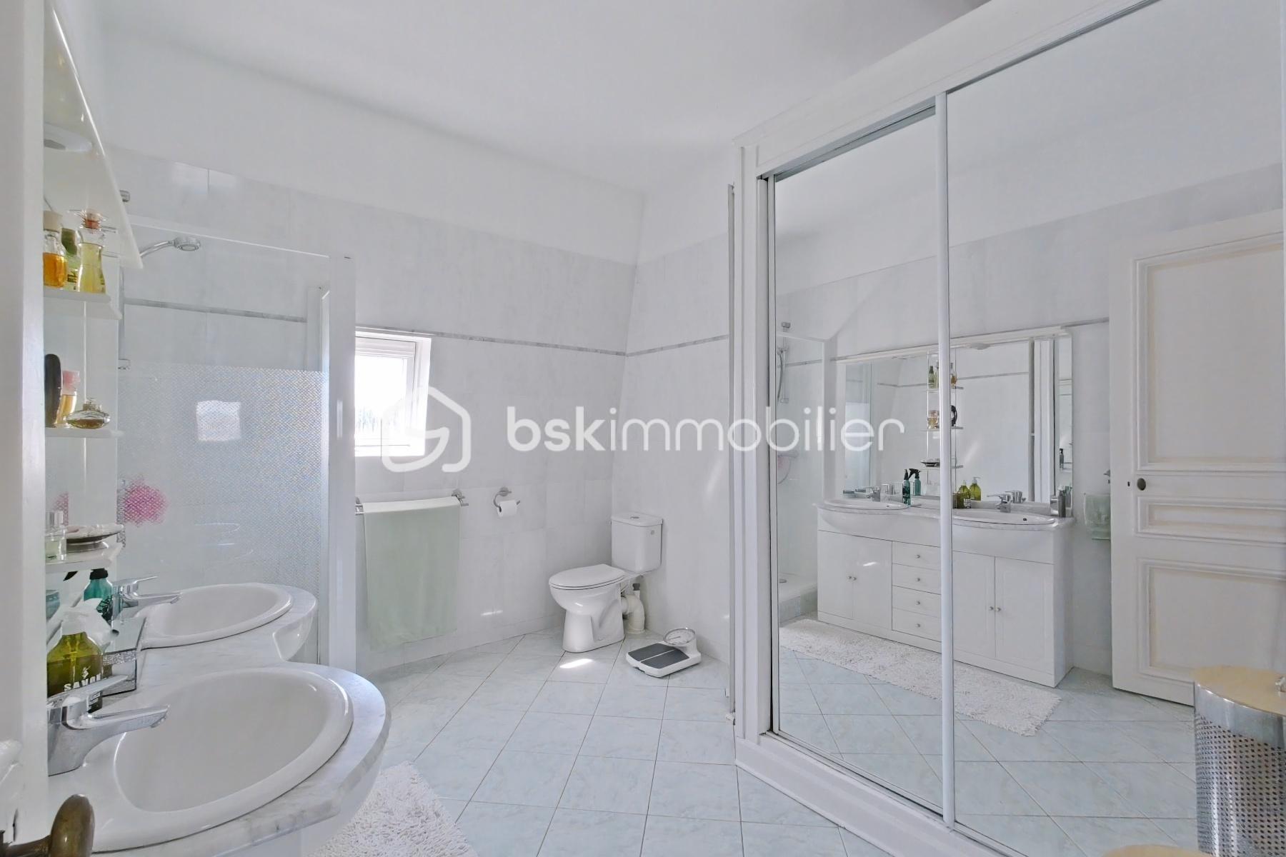 Demeure de 323 m² - PHOTO SALLE DE BAIN 2.jpg