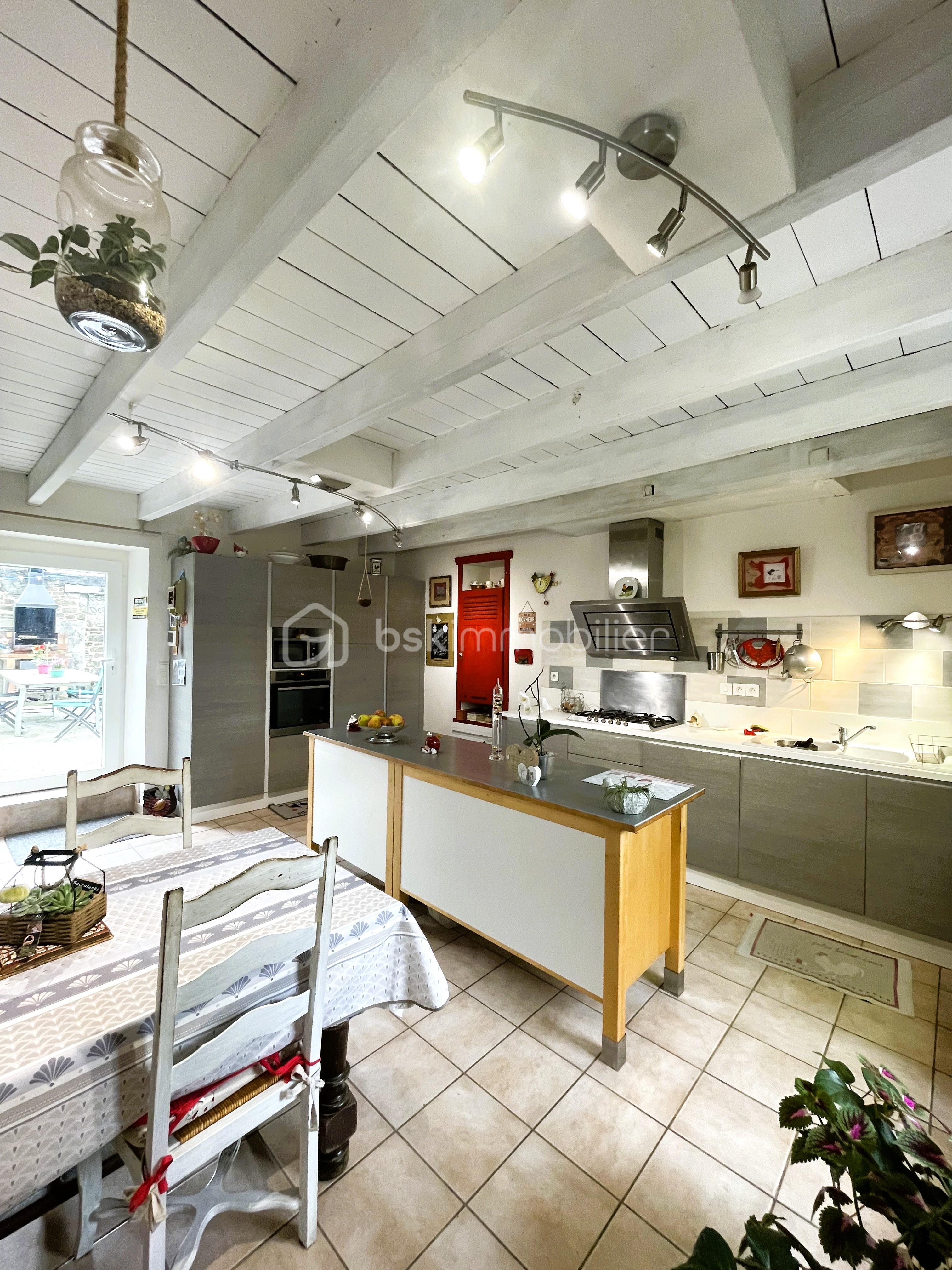 Maison en pierre de 280 m² - cuisine lanvallay.jpg