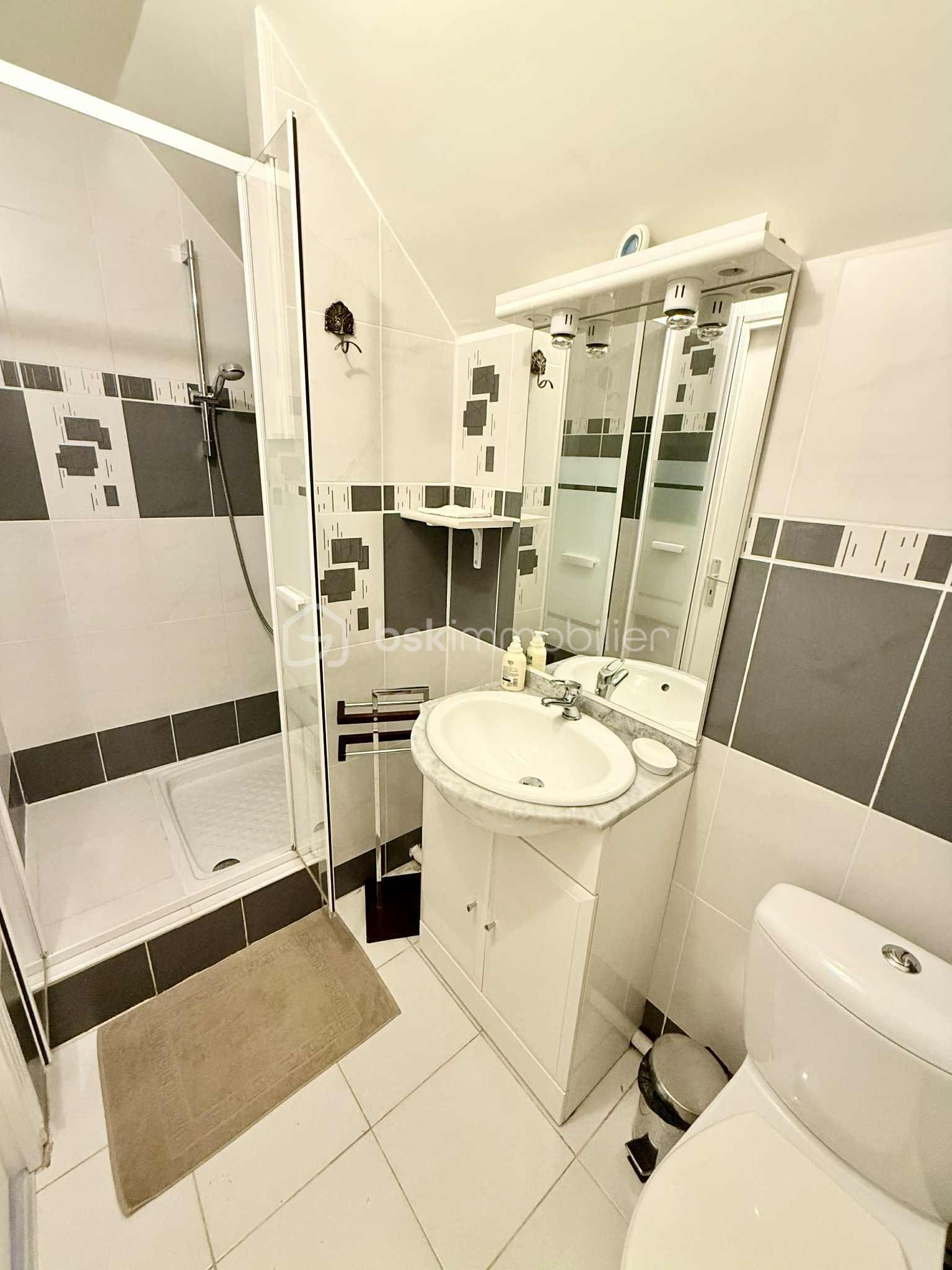 Maison de 256 m² - Salle d'eau 2.jpg