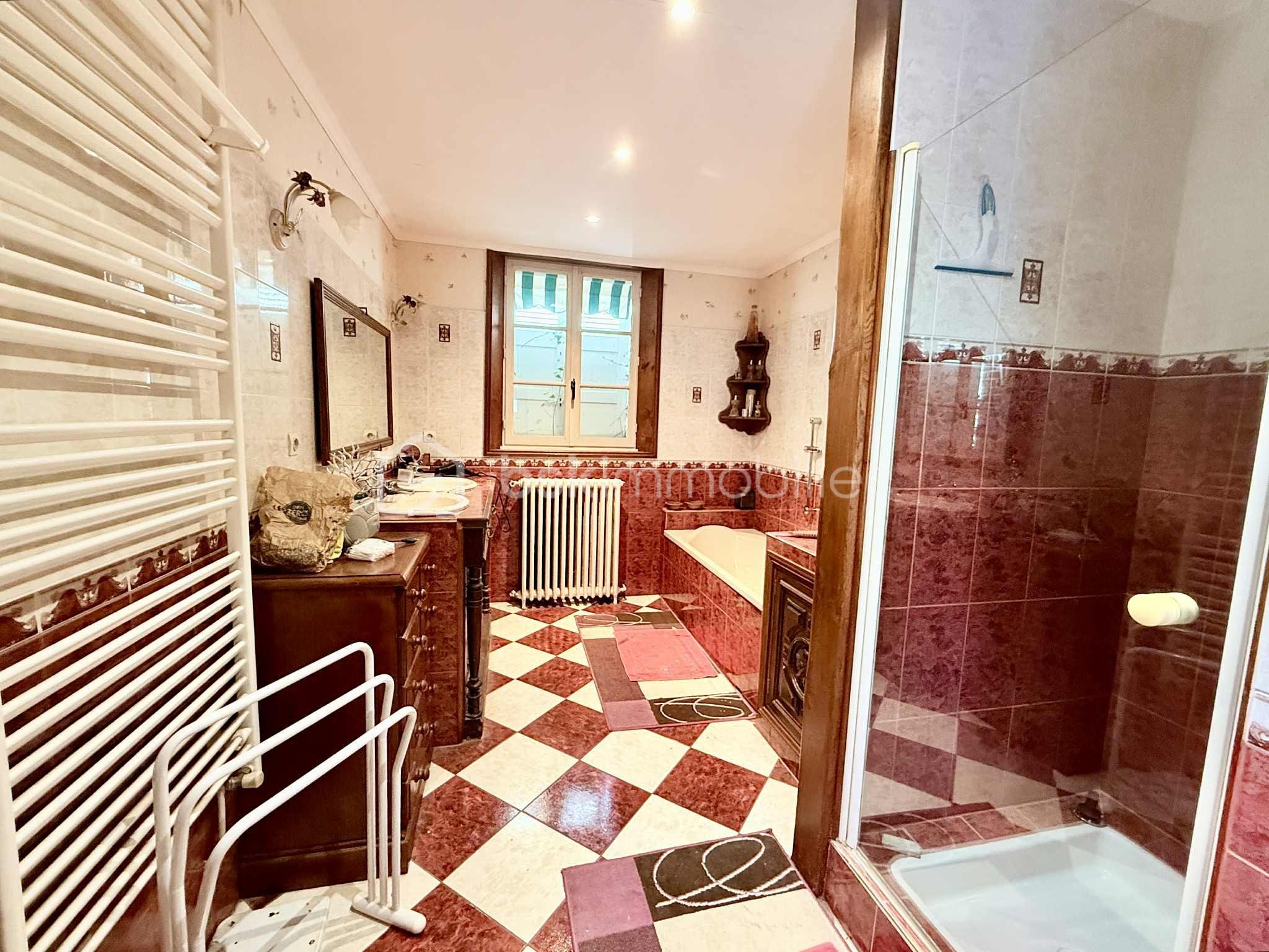 Maison de 256 m² - Salle de bain RDC.jpg