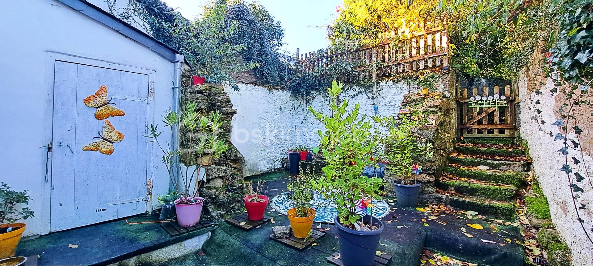 Maison de village de 109 m² - cour.jpg