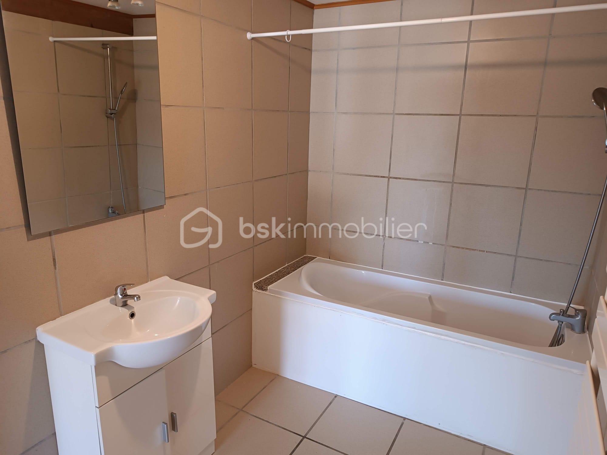 Immeuble de 321 m² - SDB APPART.jpg