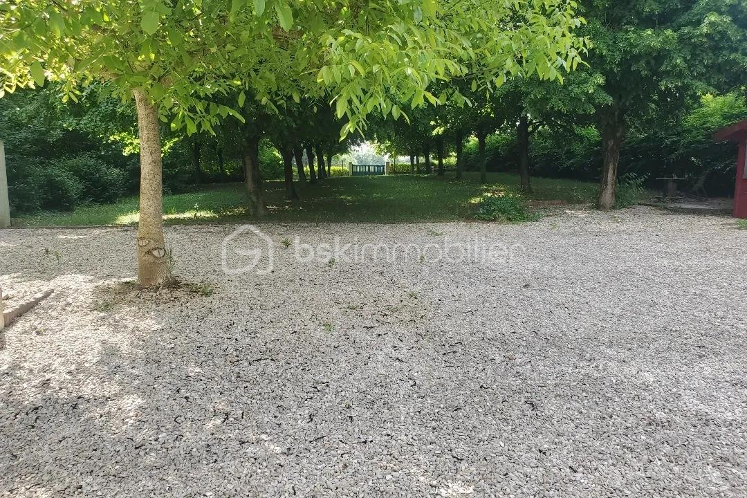 Maison traditionnelle de 122 m² - GIV THIERRY JARDIN ALLEE ARBRES.jpg