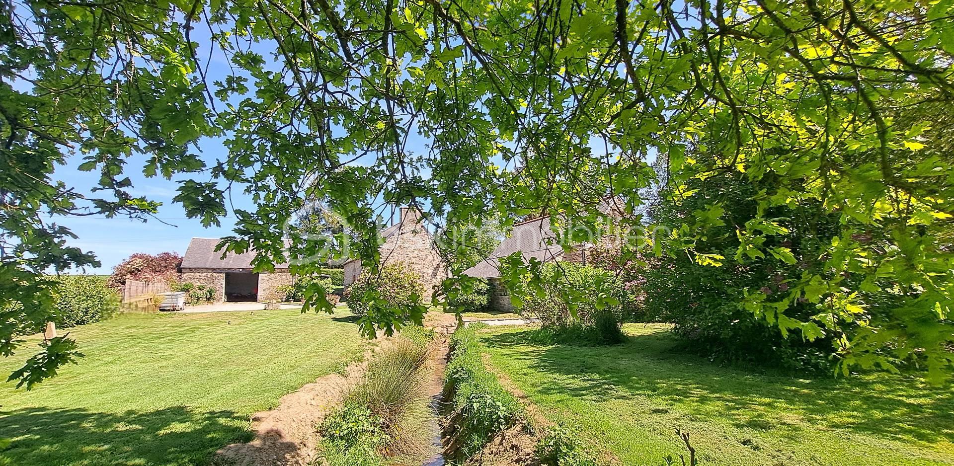 ensemble grange, ruisseau....jpg