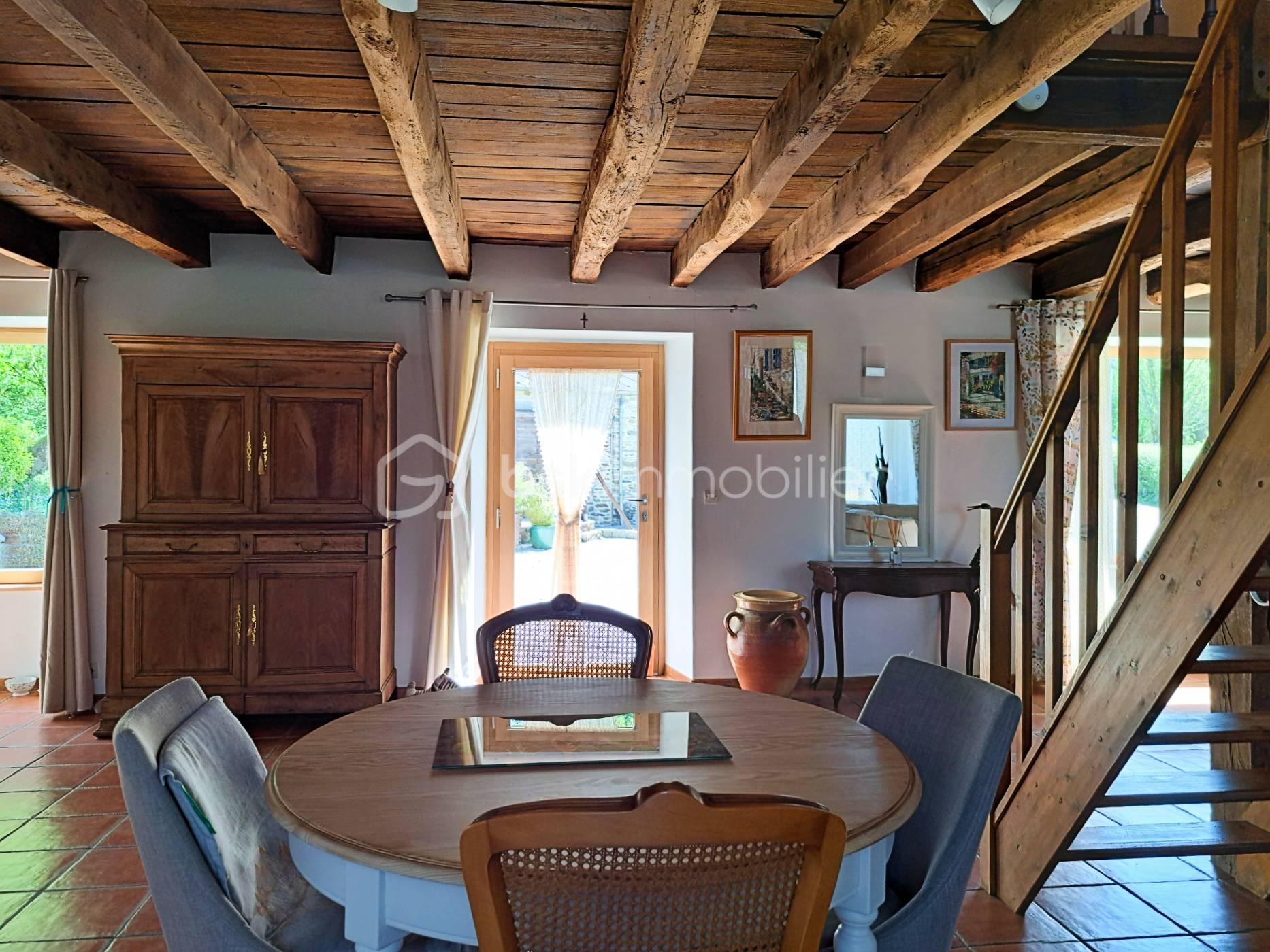 salle à manger maison.jpg