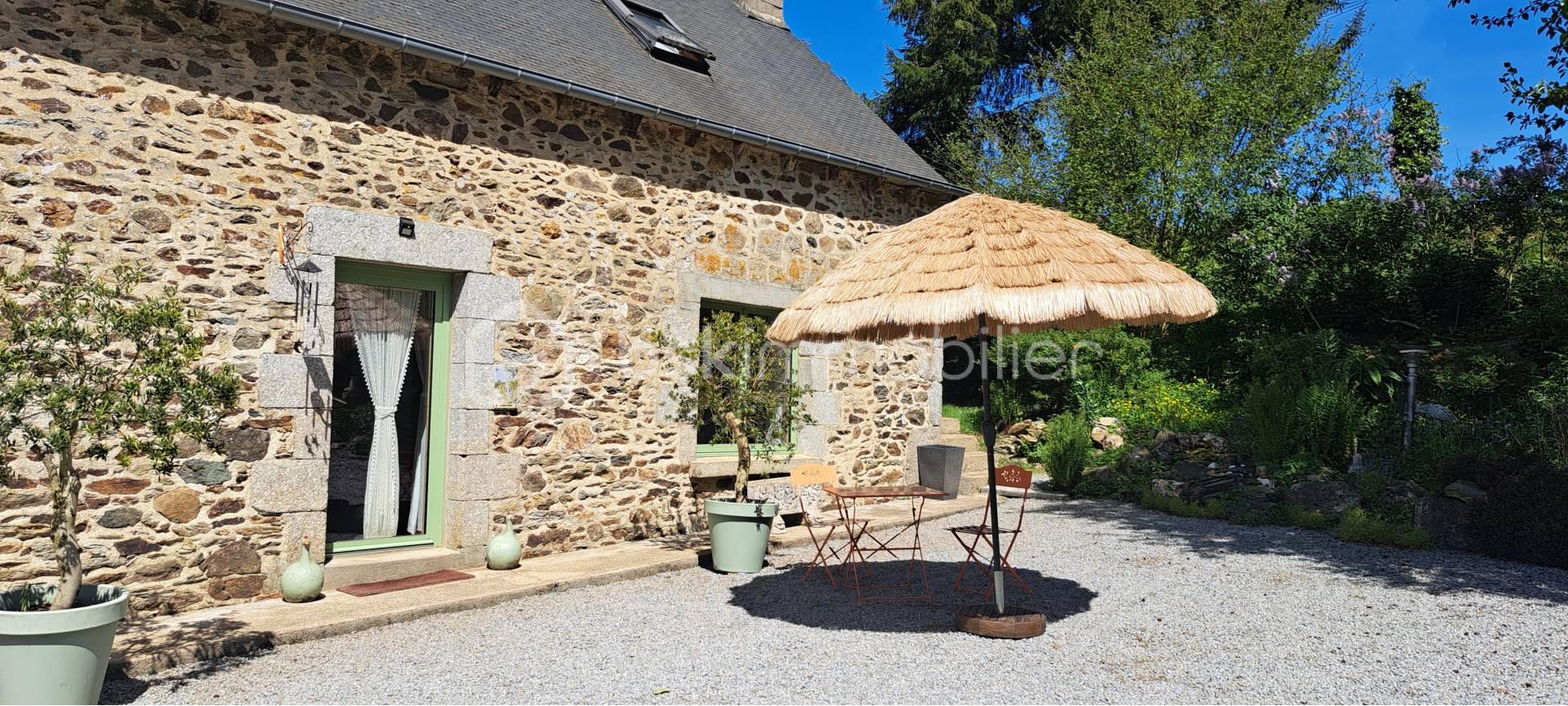 cour devant maison.jpg