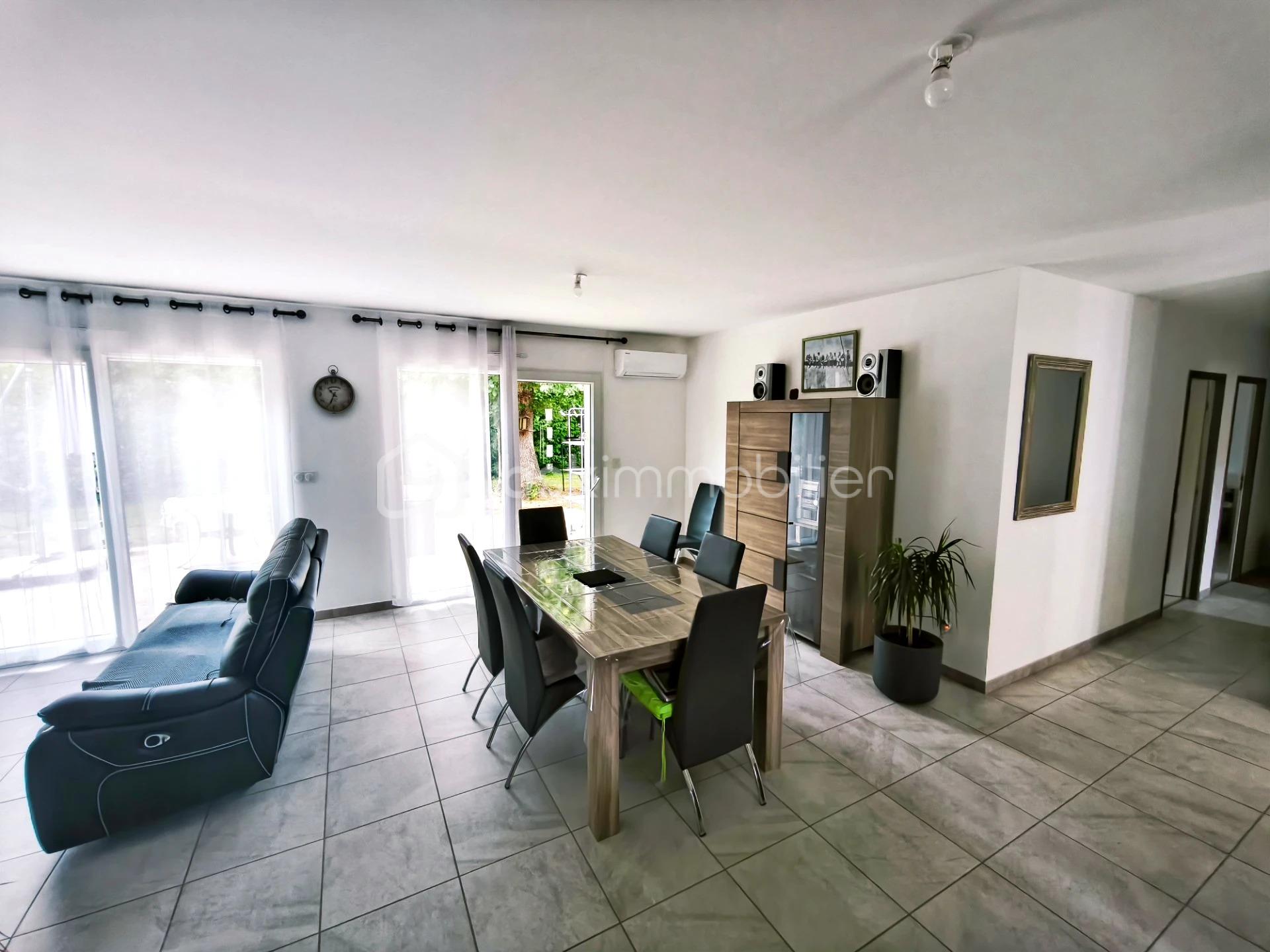 Seissan_livingroom-dinningroom_0ca6a130.jpg