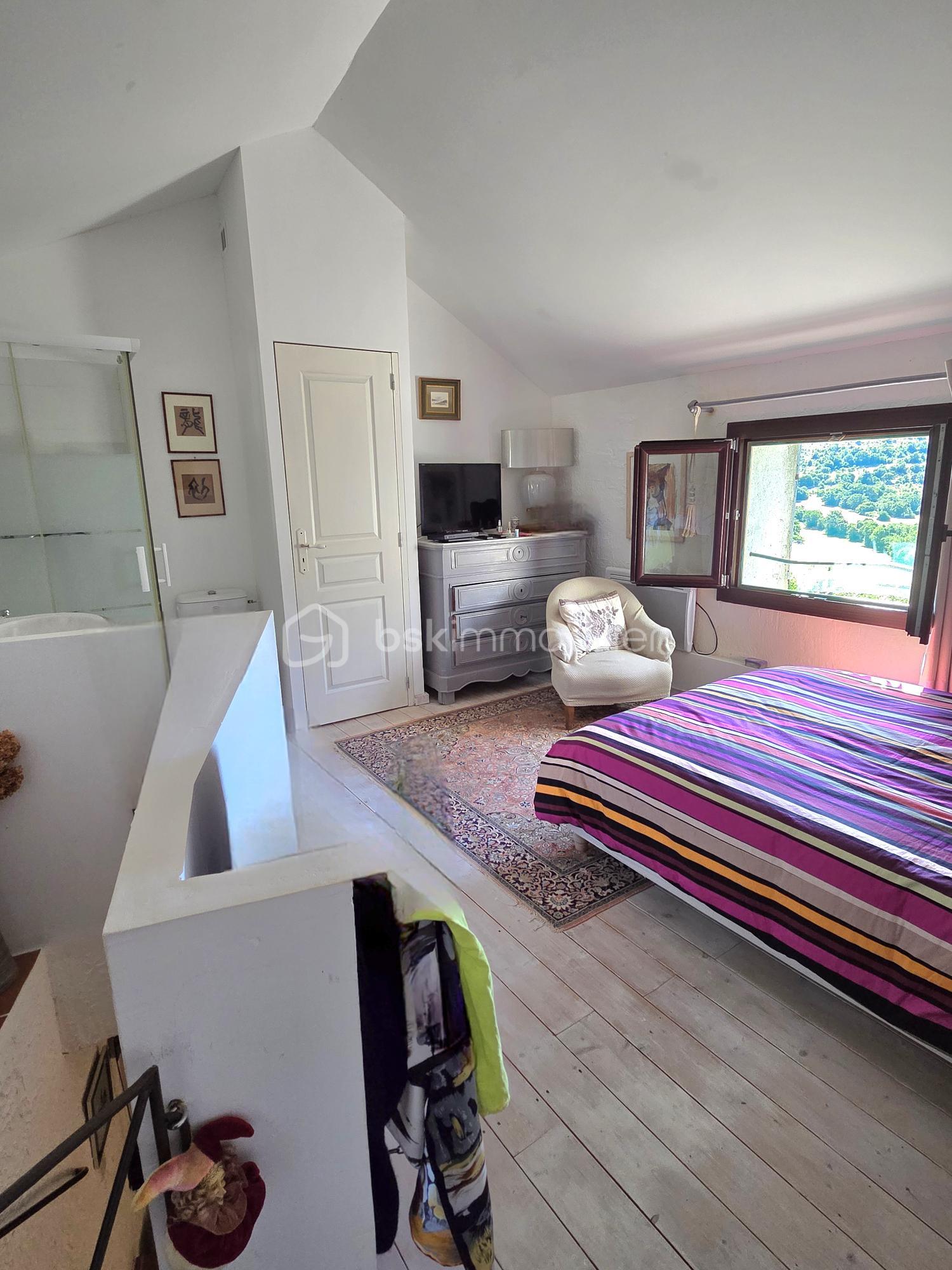 Mas de 210 m² - chambre 5.jpg