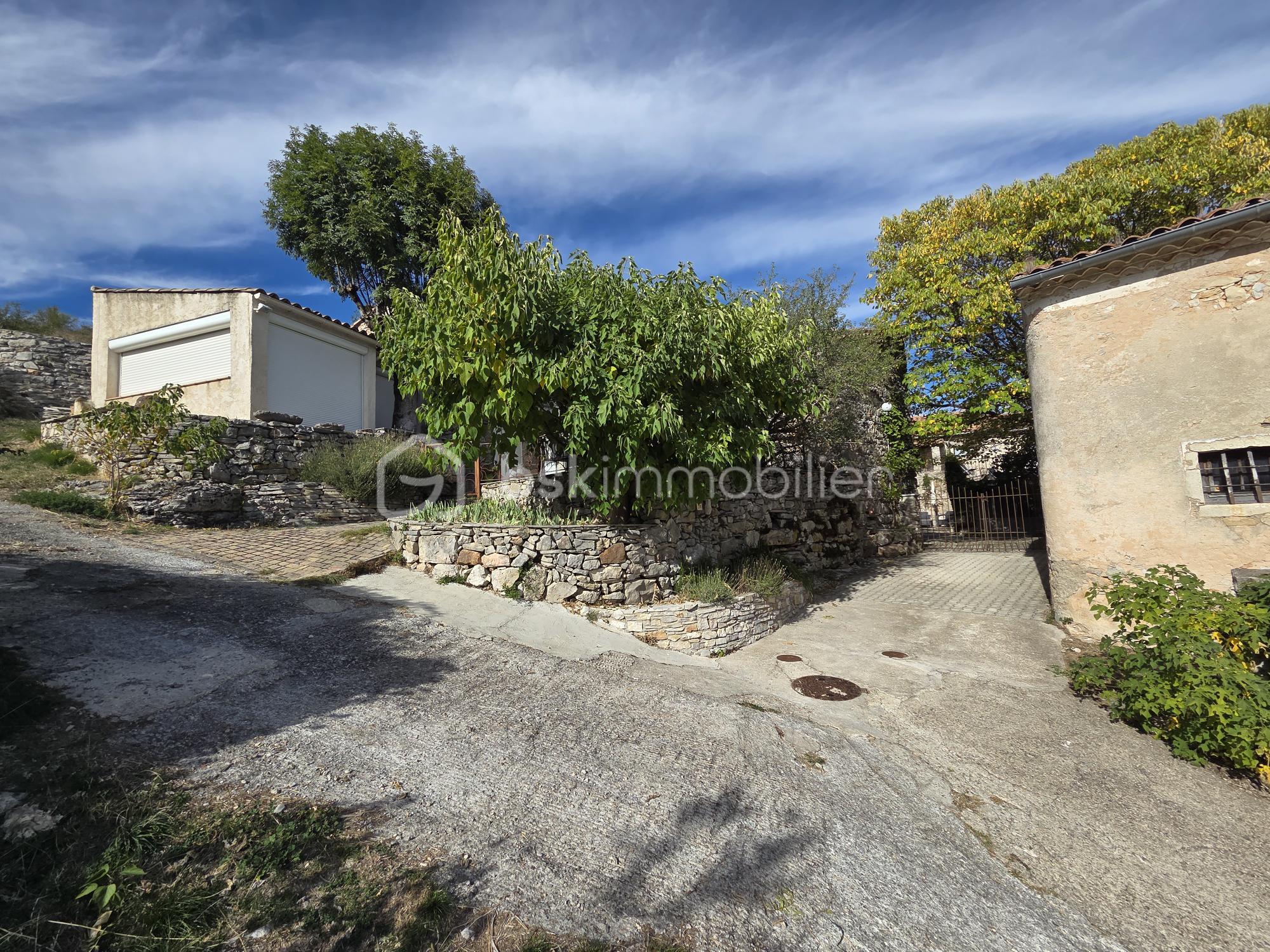 Mas de 210 m² - entrée rue maison.jpg