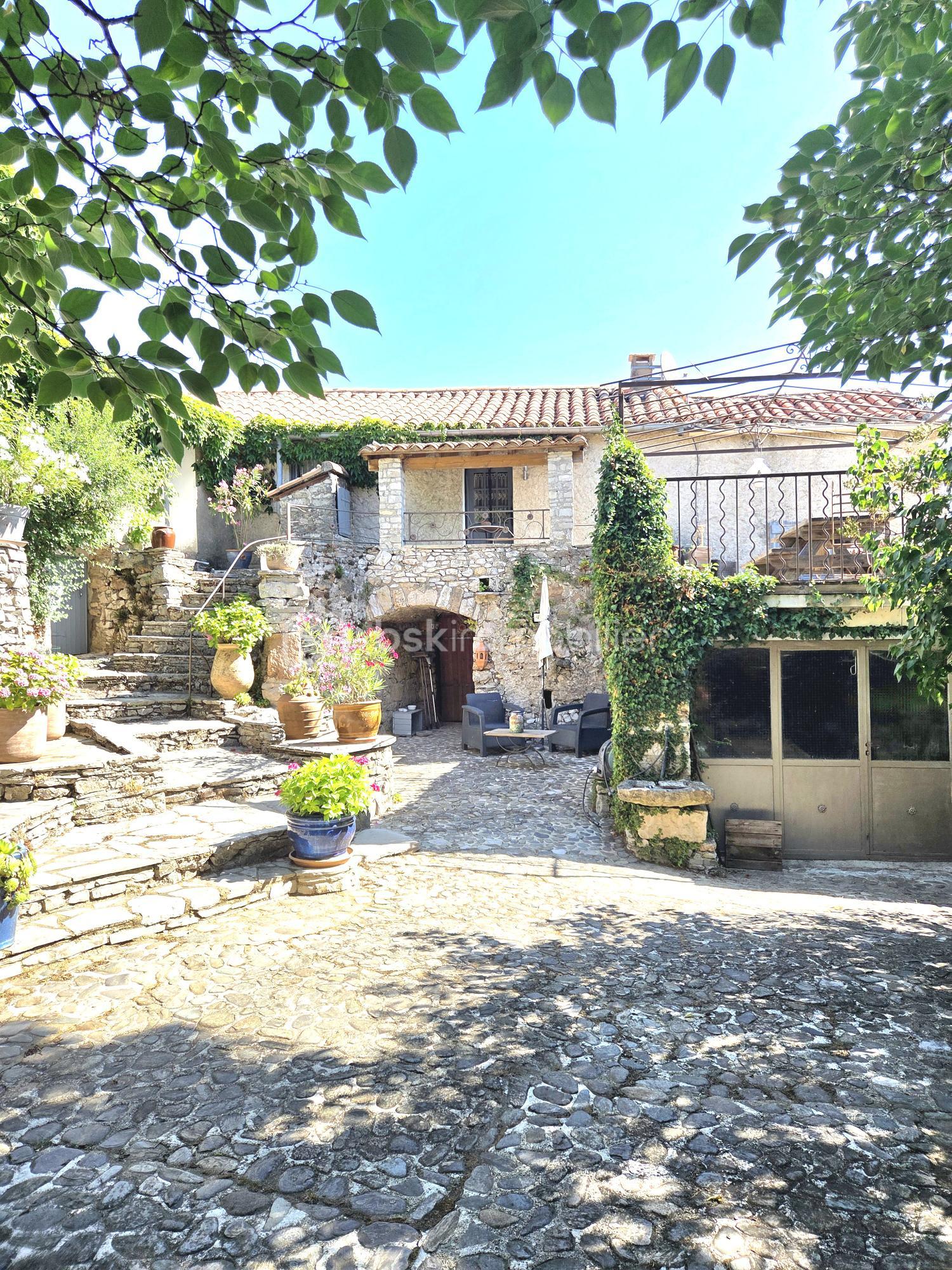 Mas de 210 m² - maison vue 1.jpg