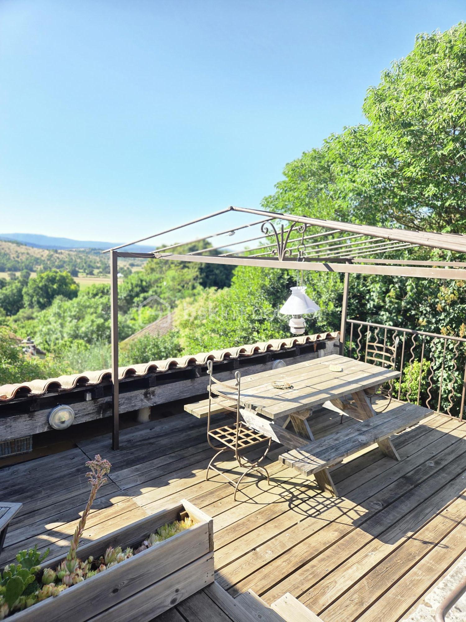 Mas de 210 m² - terrasse et vue.jpg