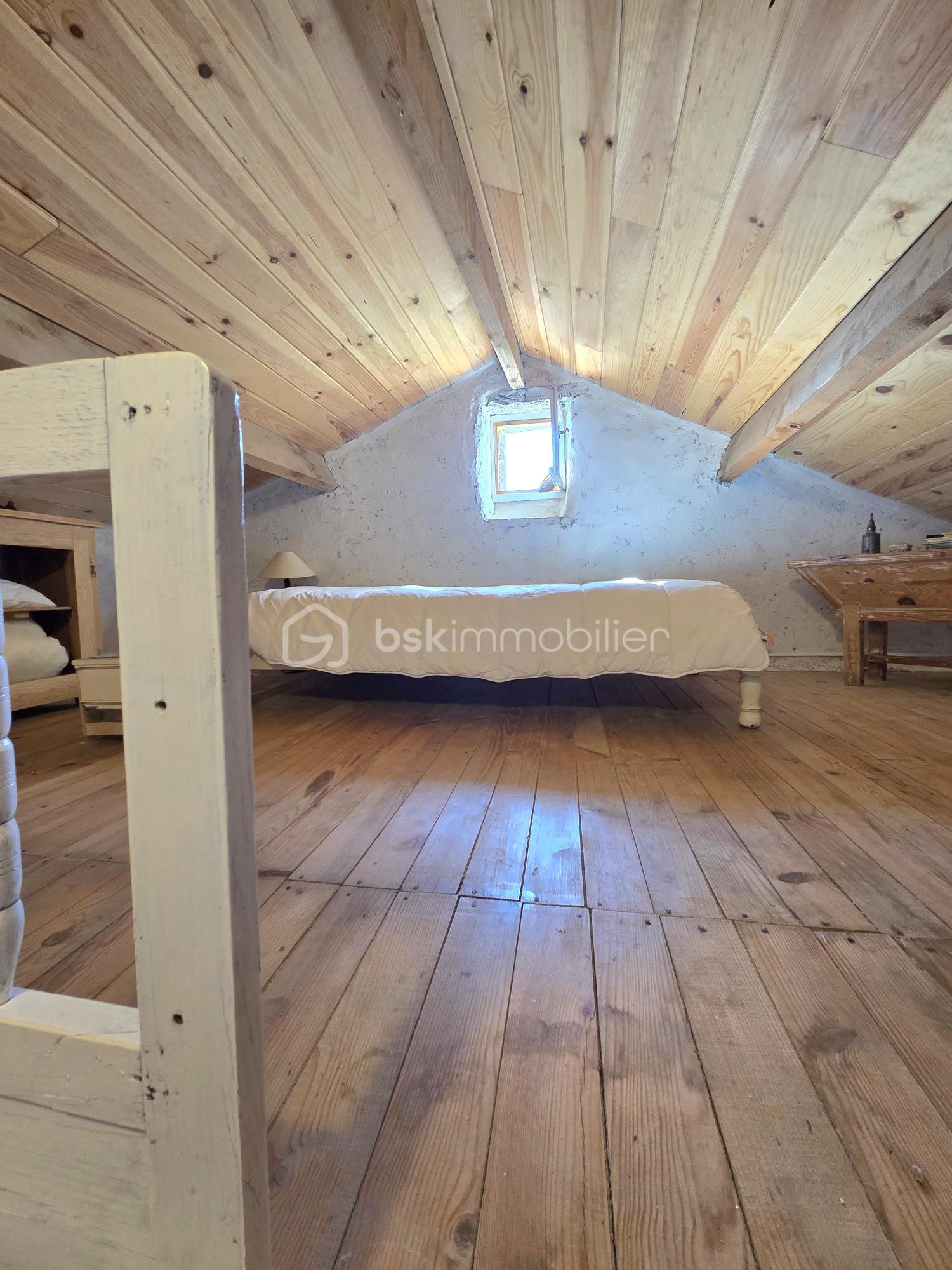 Mas de 210 m² - chambre 2e maison.jpg