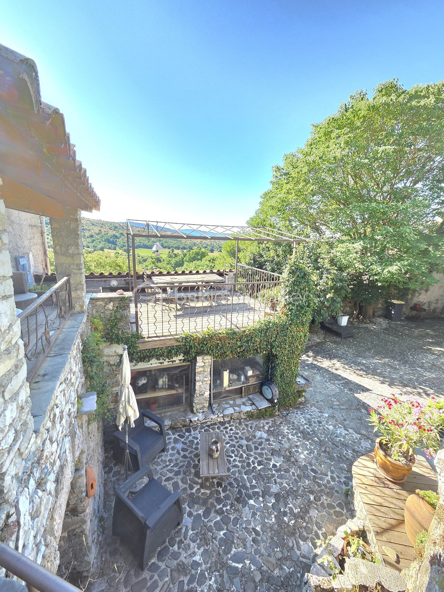 Mas de 210 m² - vue 1.jpg