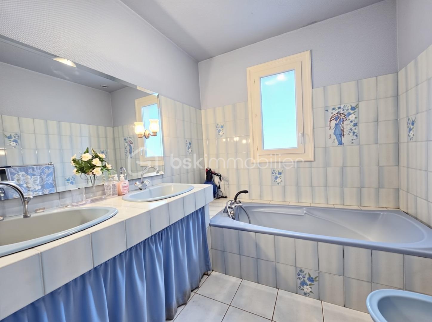 Maison traditionnelle de 110 m² - a77009901df7495-1.jpg