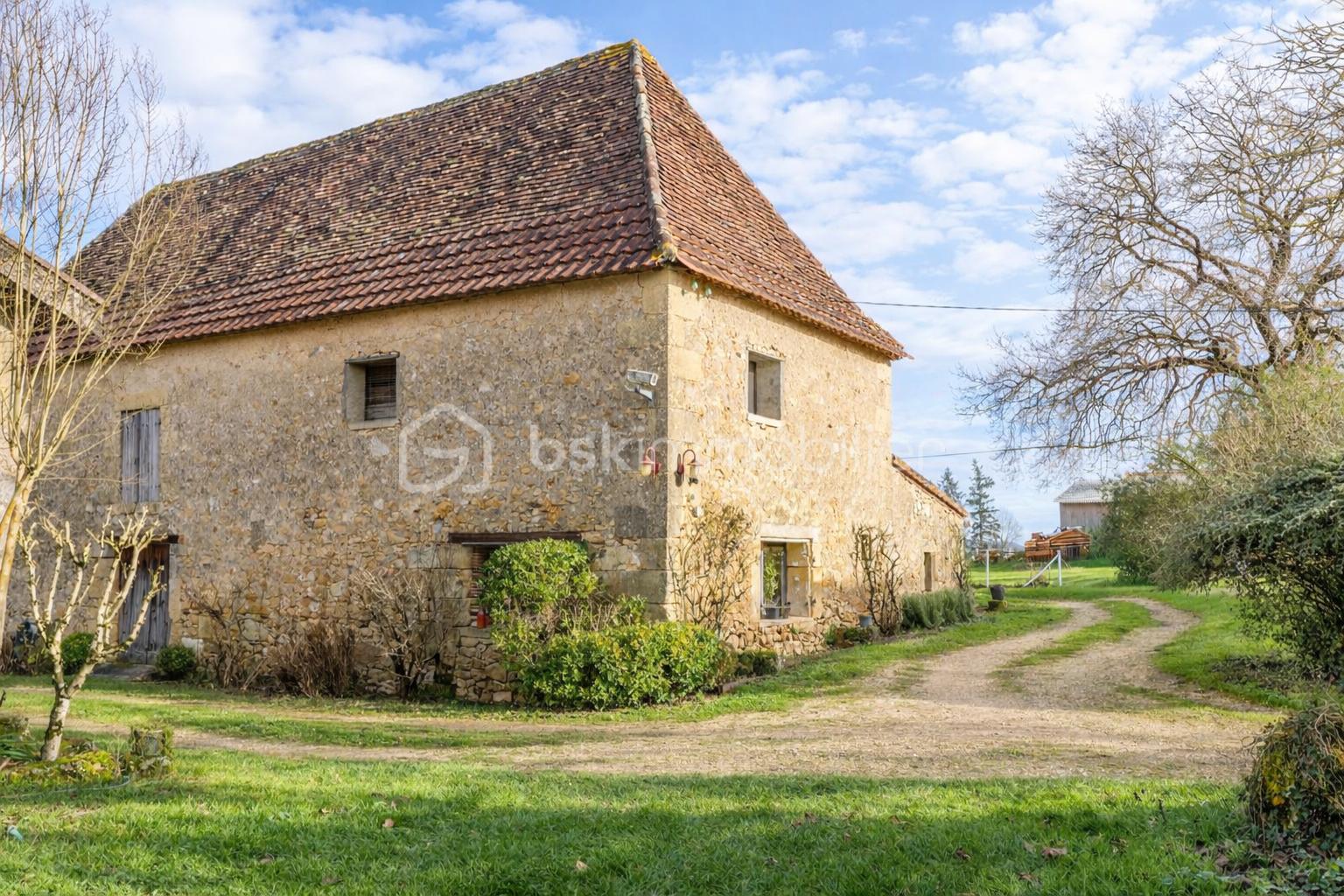 Maison en pierre de 215 m² - 67D4DFE2-5725-4103-AD18-6F37B28B2214.png