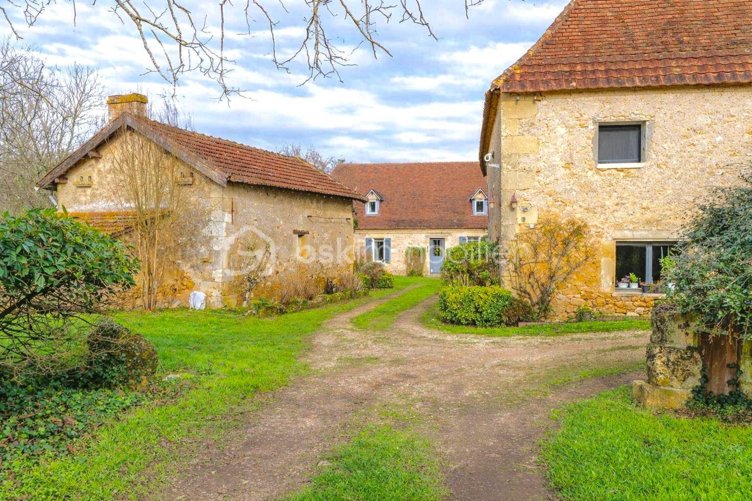 Maison en pierre de 215 m² - da808acc-a704-4667-86b4-4a6f9c8ea976.jpeg