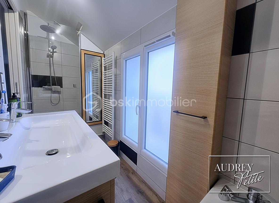 Maison de village de 171 m² - Salle de bain 1er.jpg