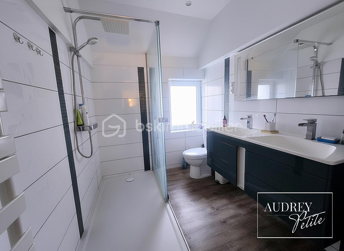 Maison de village de 171 m² - salle d'eau  parentale.jpg