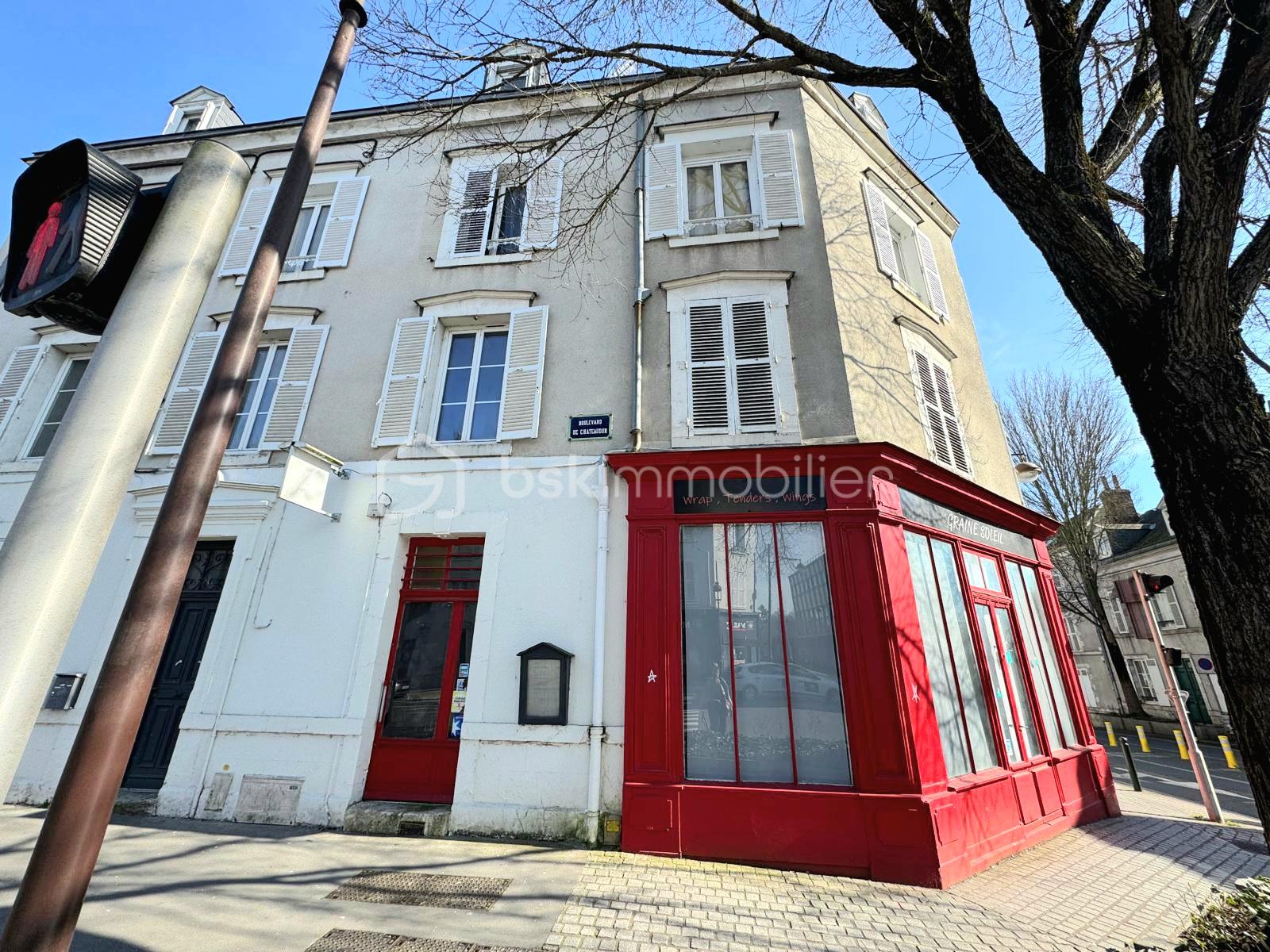 Local commercial de 90,94 m² - Angle immeuble.jpg