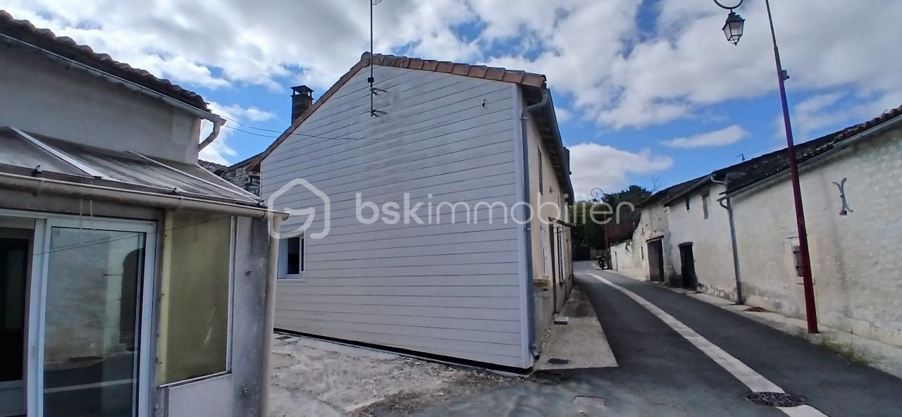Maison 6 pièces 130 m² · à Salignac-sur-Charente · 130 m² · 49 000 €