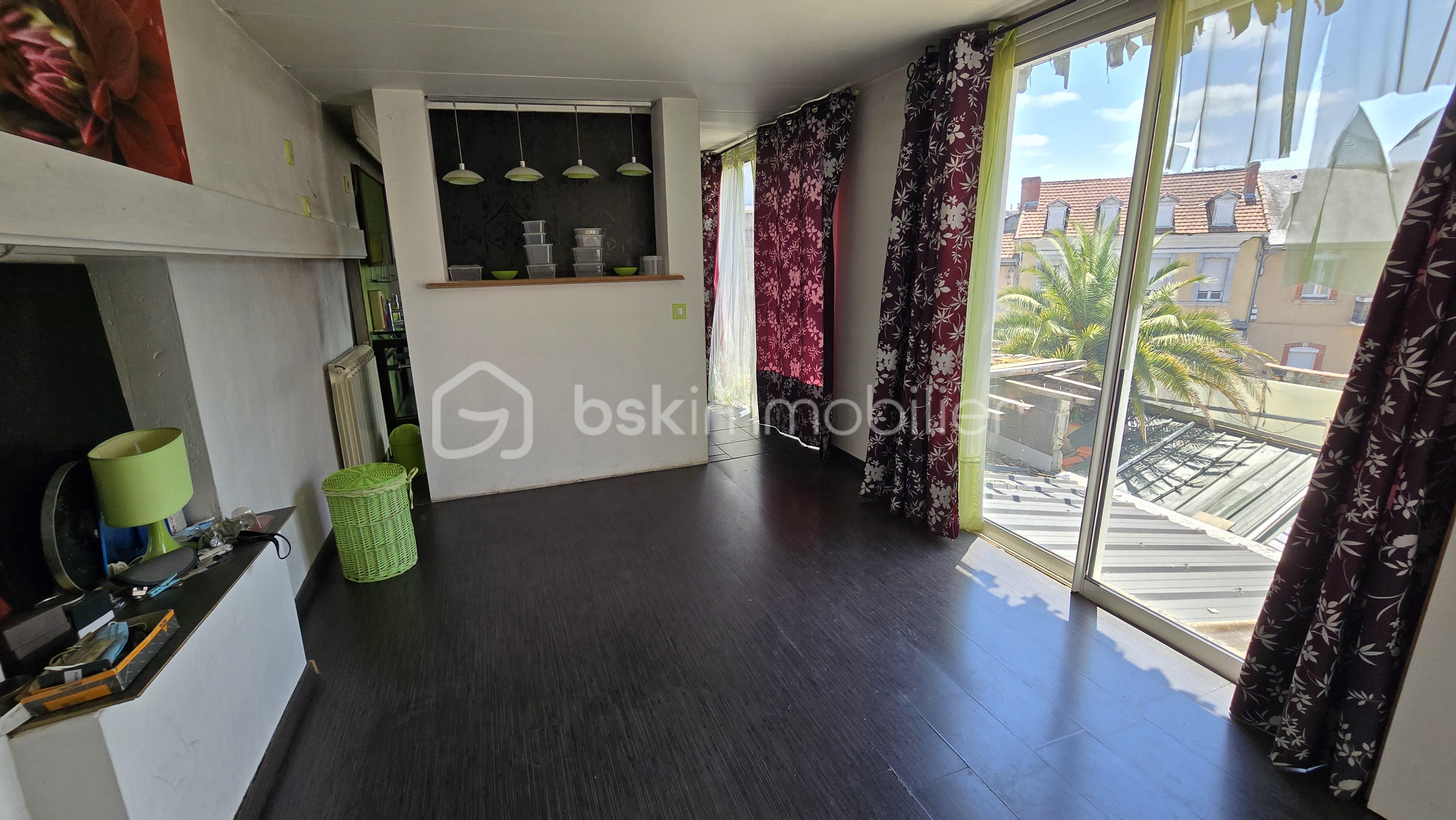 Immeuble de 980 m² - Appart t1-t2 étage 2 séjour .jpg