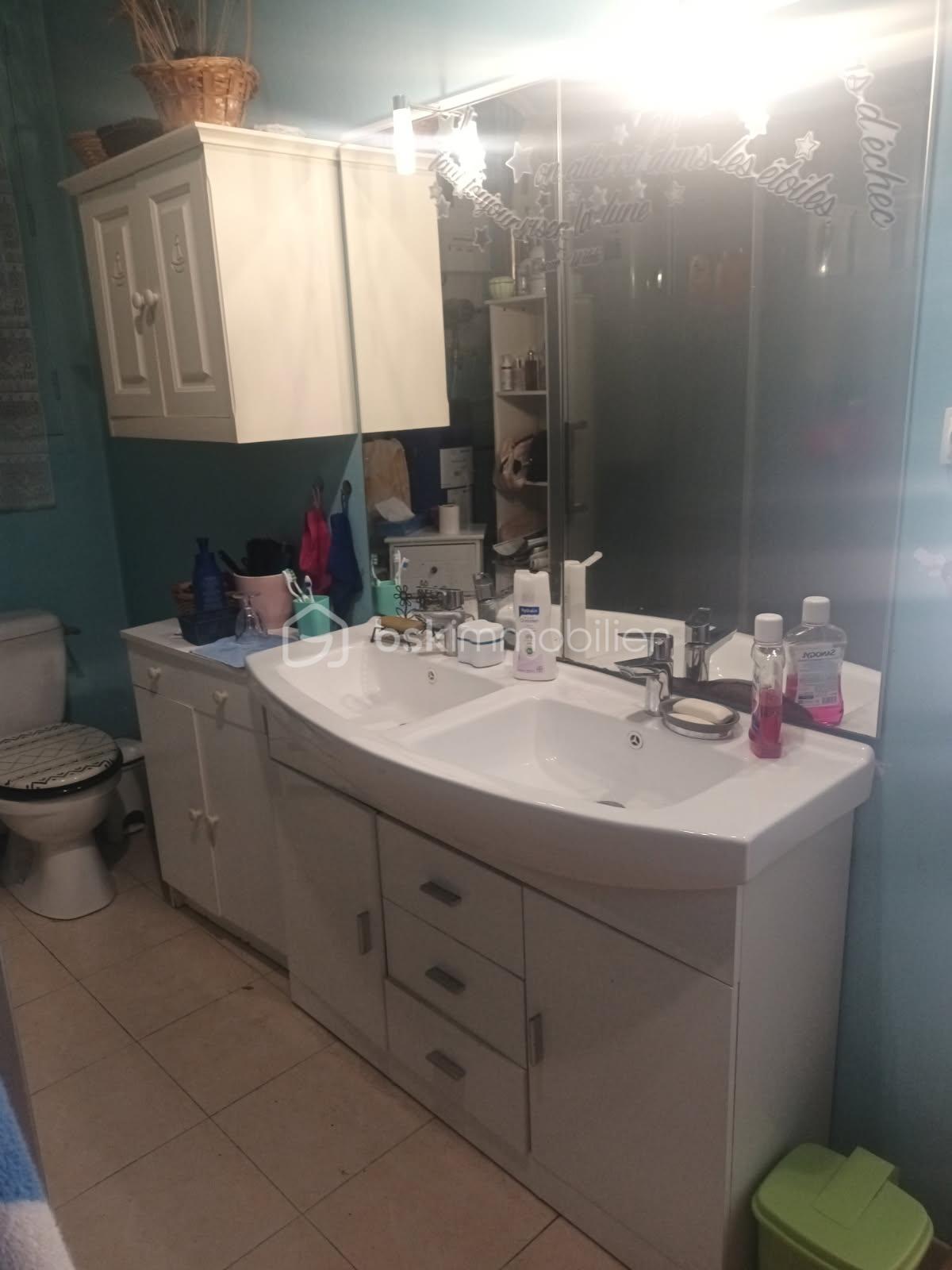 Maison traditionnelle de 156 m² - salle de bain.jpg