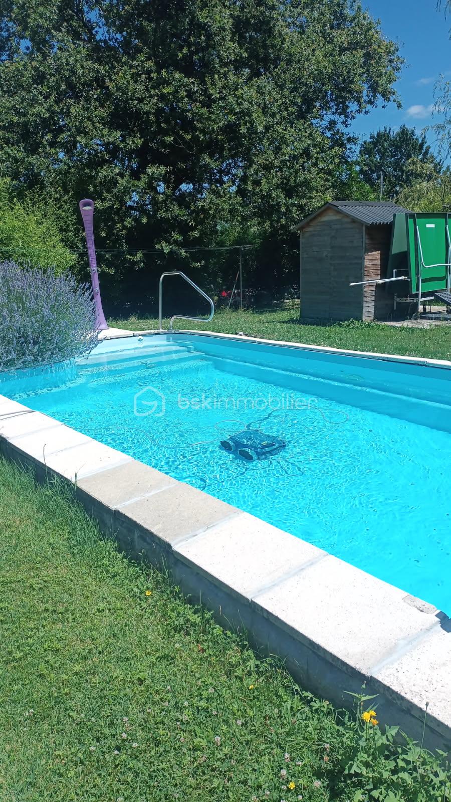 Maison traditionnelle de 156 m² - piscine.jpg