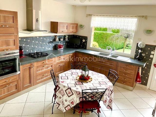 Maison contemporaine de 230 m² - seillier cuisine du hall.jpg