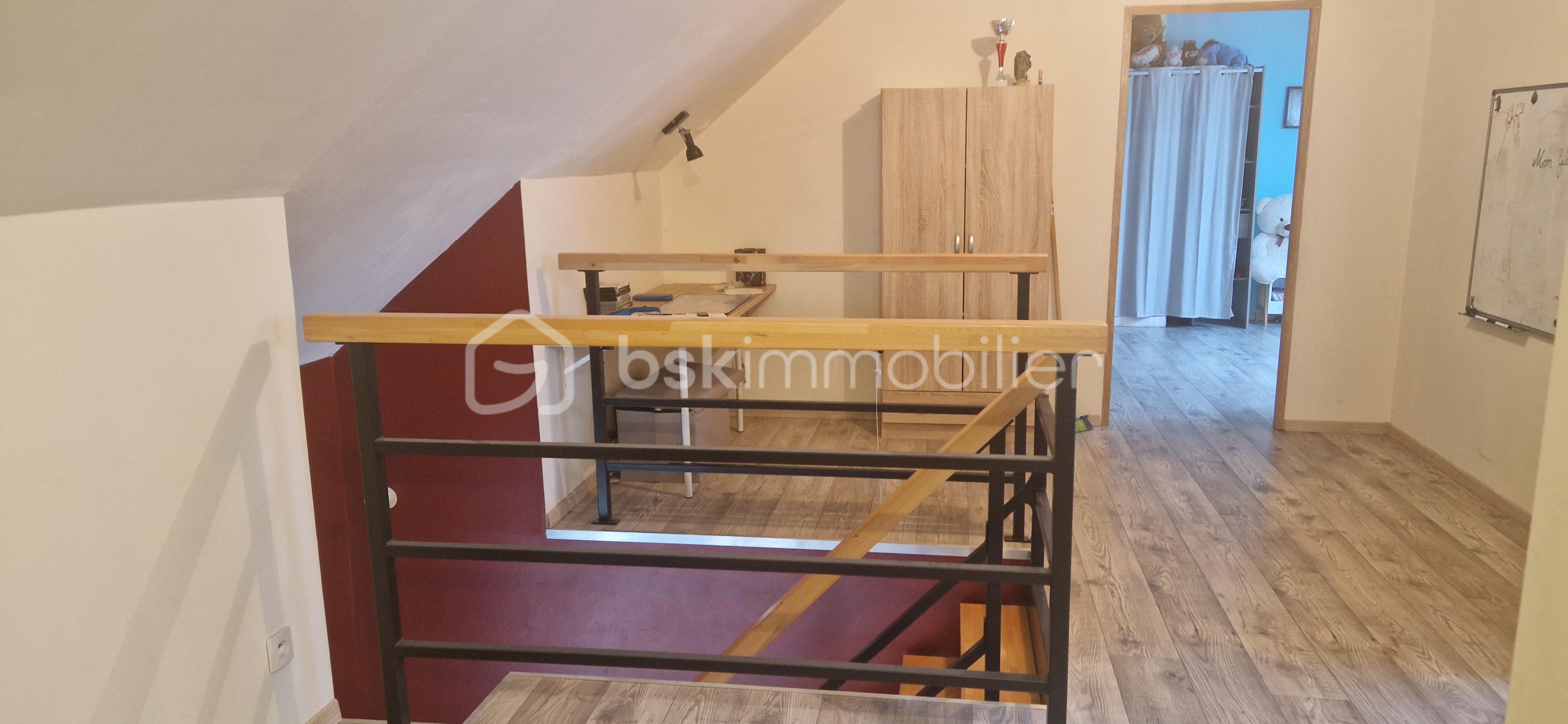 Maison traditionnelle de 142 m² - Pièce palière étage.jpg