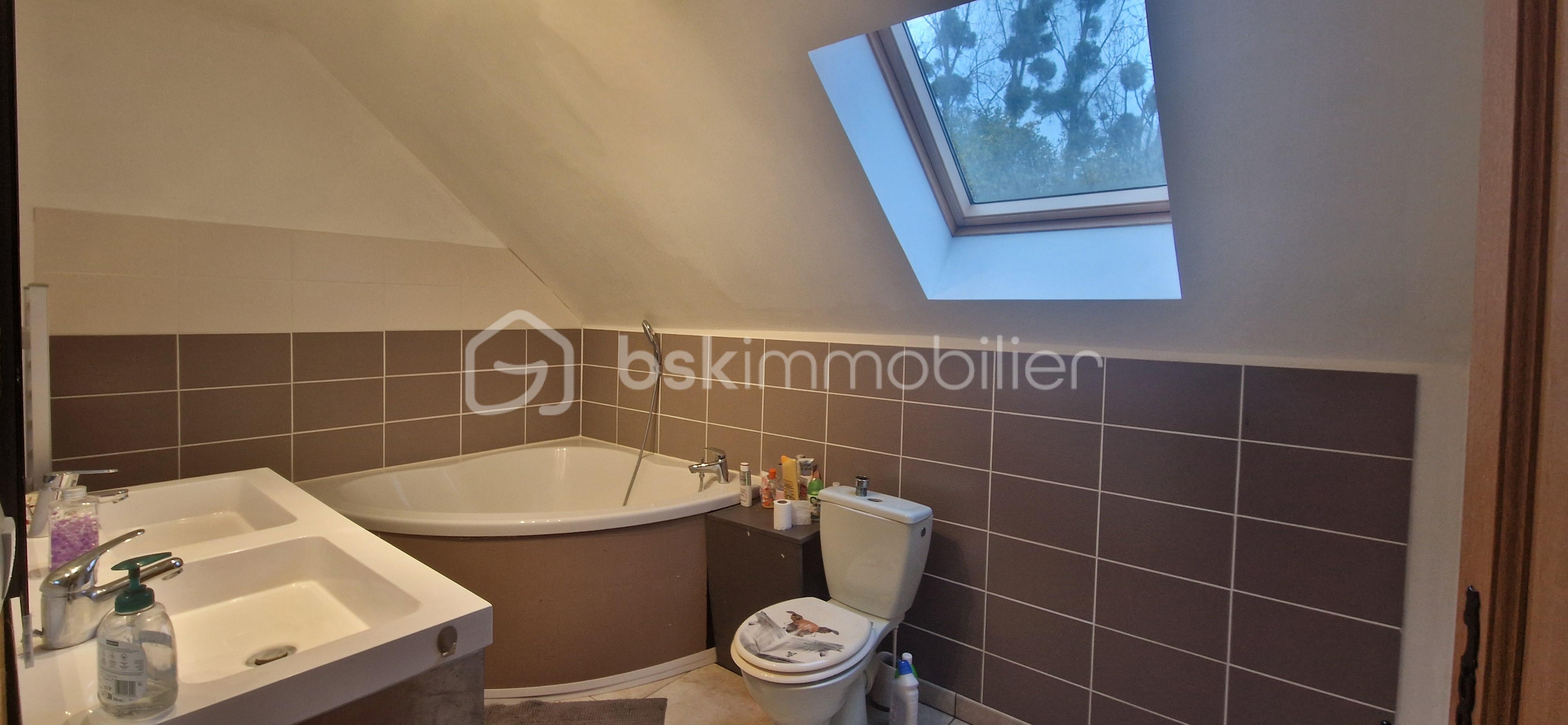 Maison traditionnelle de 142 m² - salle de bain étage.jpg