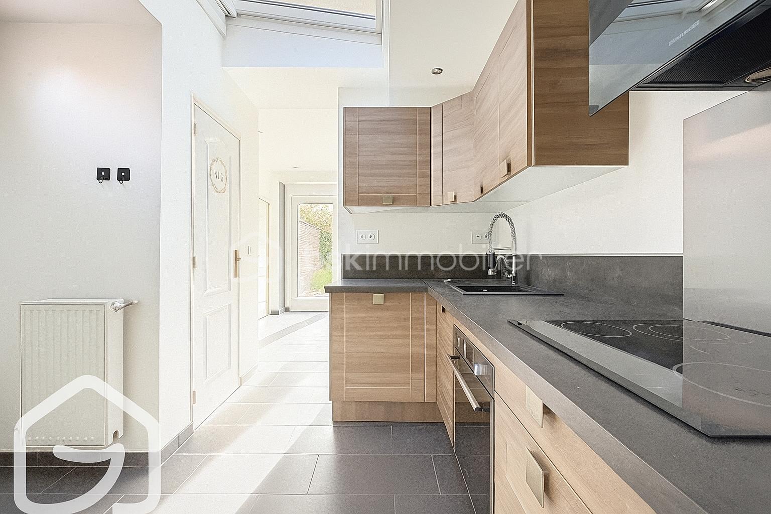 Maison de ville de 75 m² - Cuisine moderne et lumineuse.png