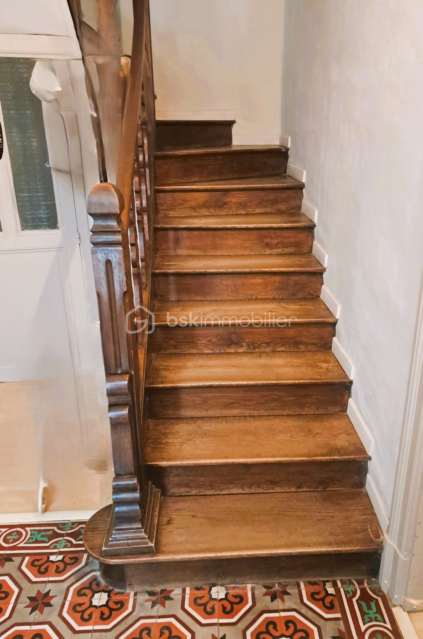 Maison ancienne de 109 m² - 5b-hall escalier.jpg