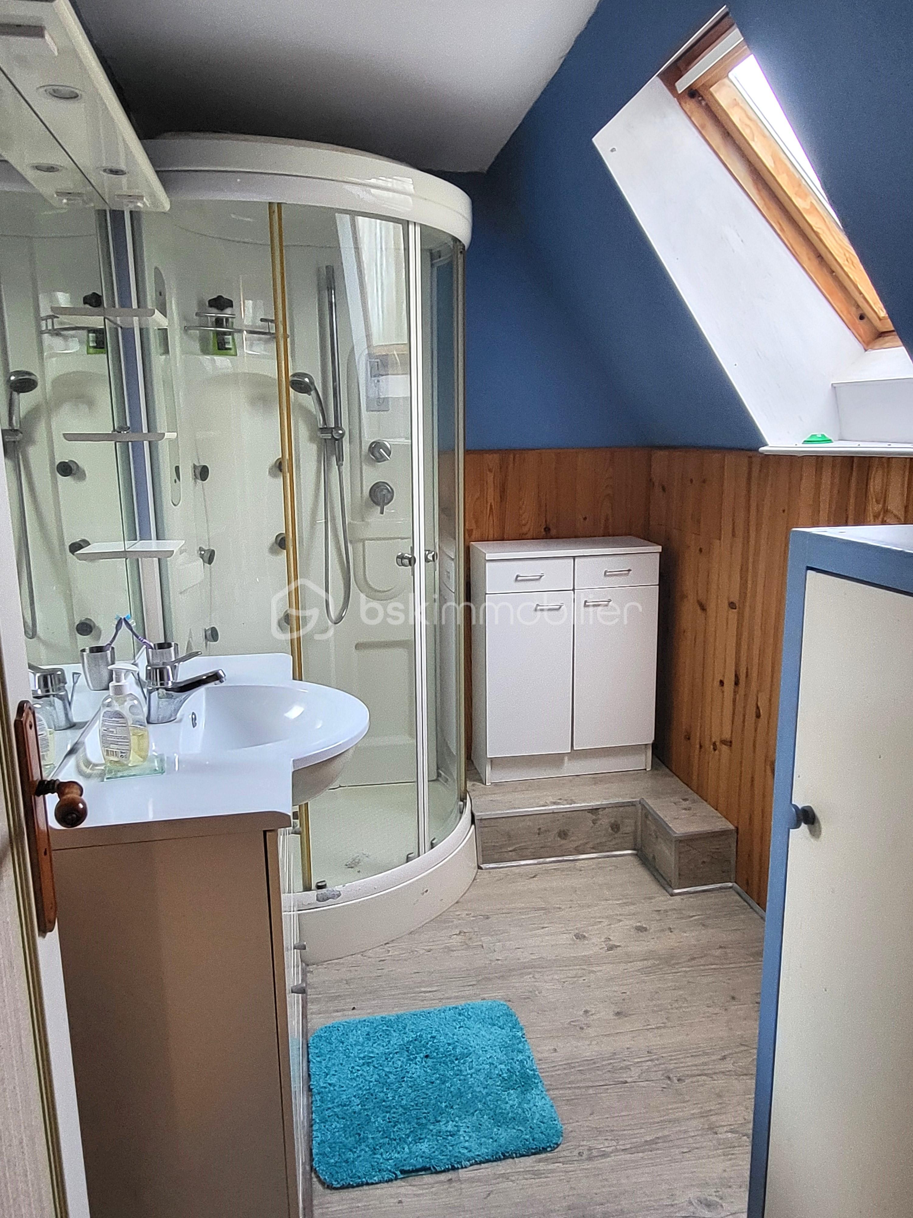 Maison de 120 m² - salle d'eau du haut.jpg